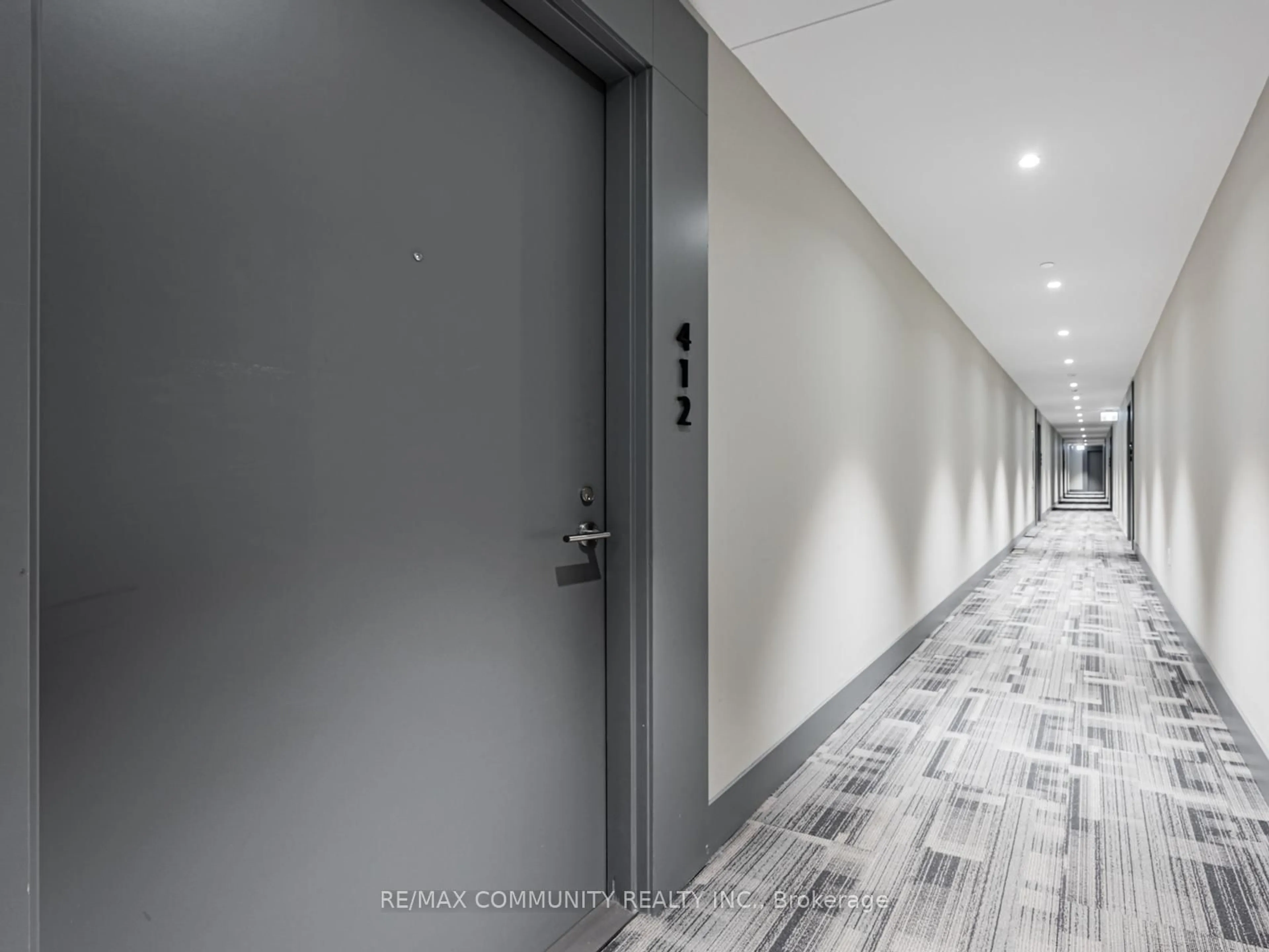 Indoor foyer for 50 O'Neill Rd #412, Toronto Ontario M3C 0R1