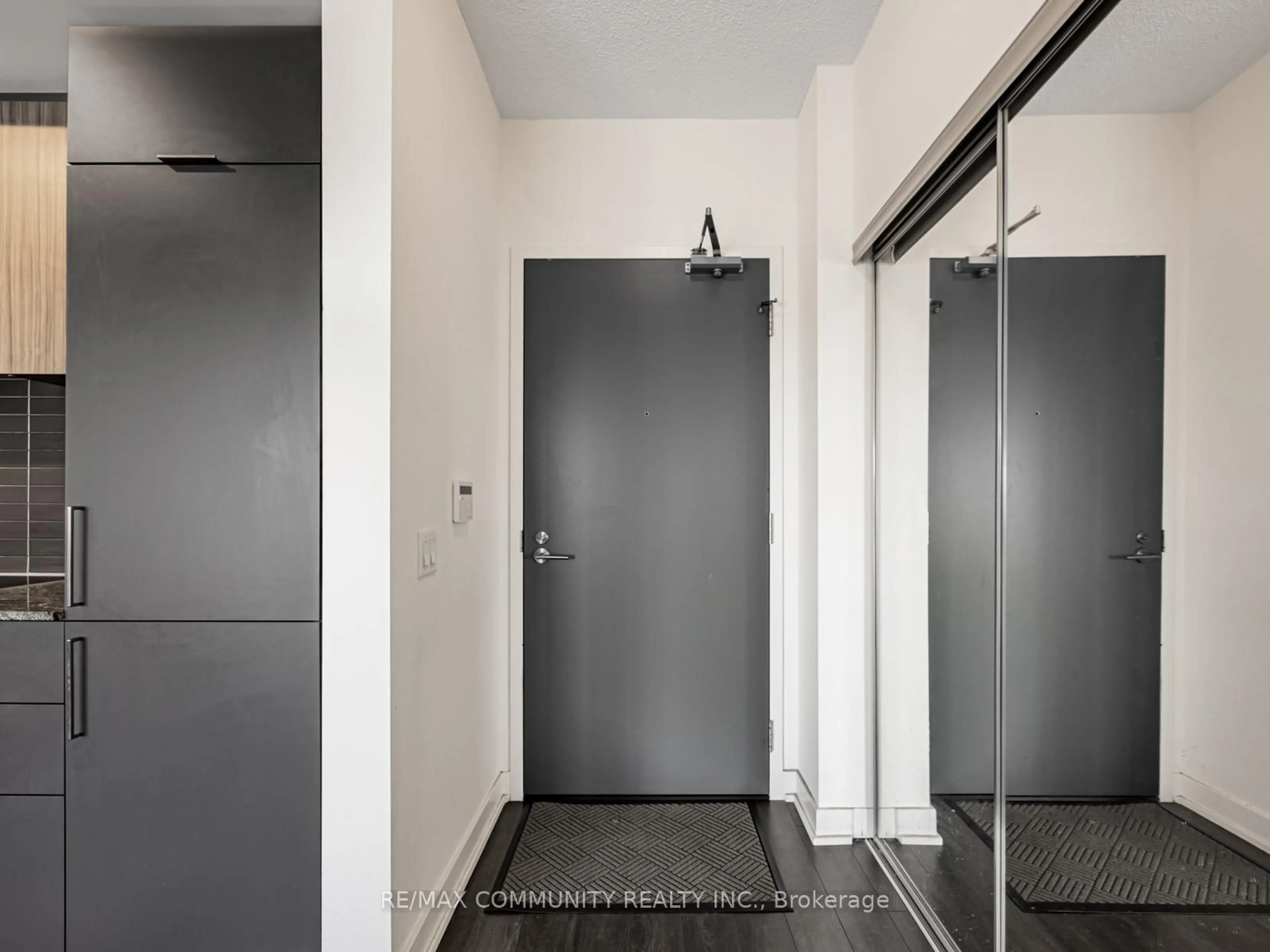 Indoor foyer for 50 O'Neill Rd #412, Toronto Ontario M3C 0R1