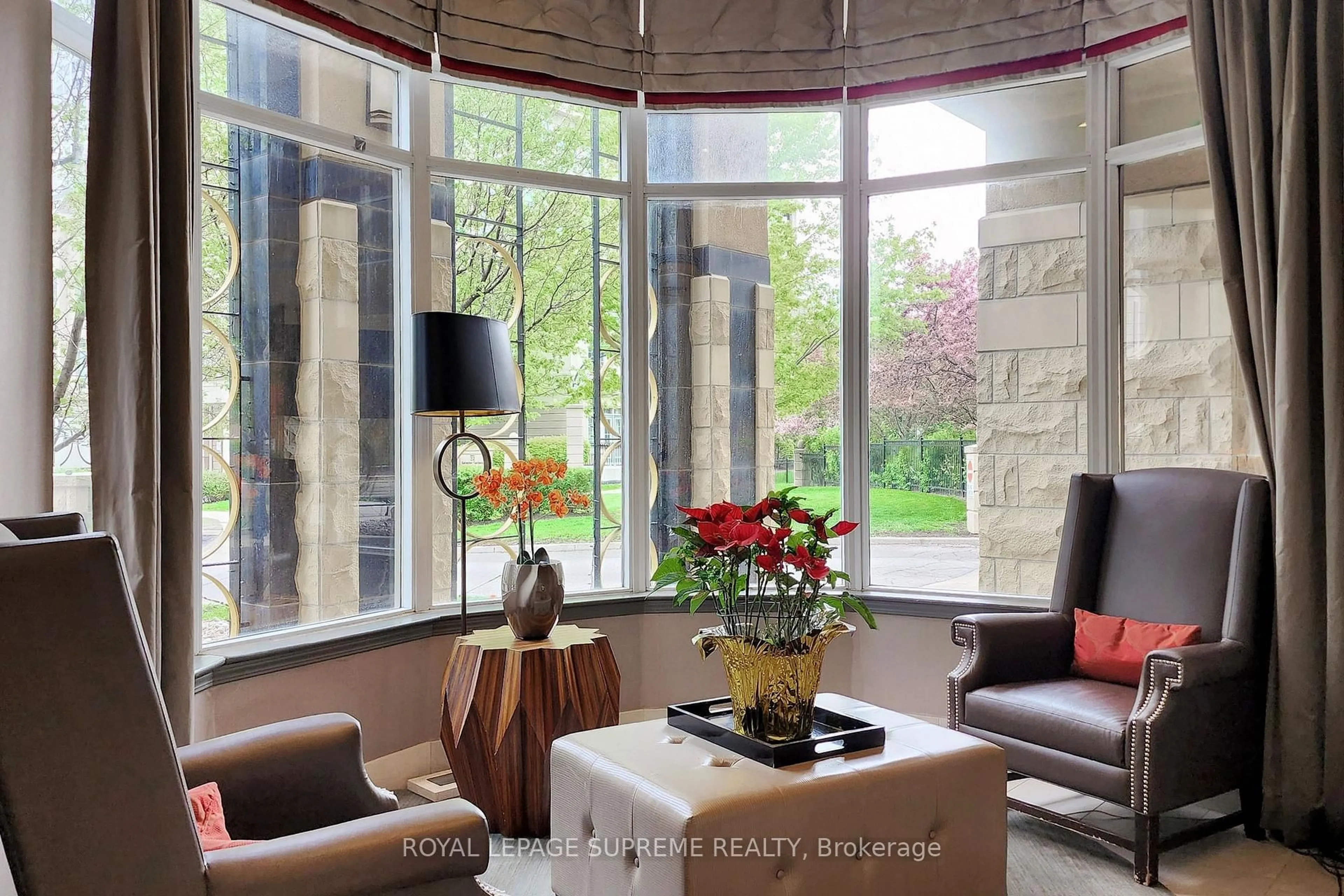 Indoor foyer for 18 Kenaston Gdns #615, Toronto Ontario M2K 3C7