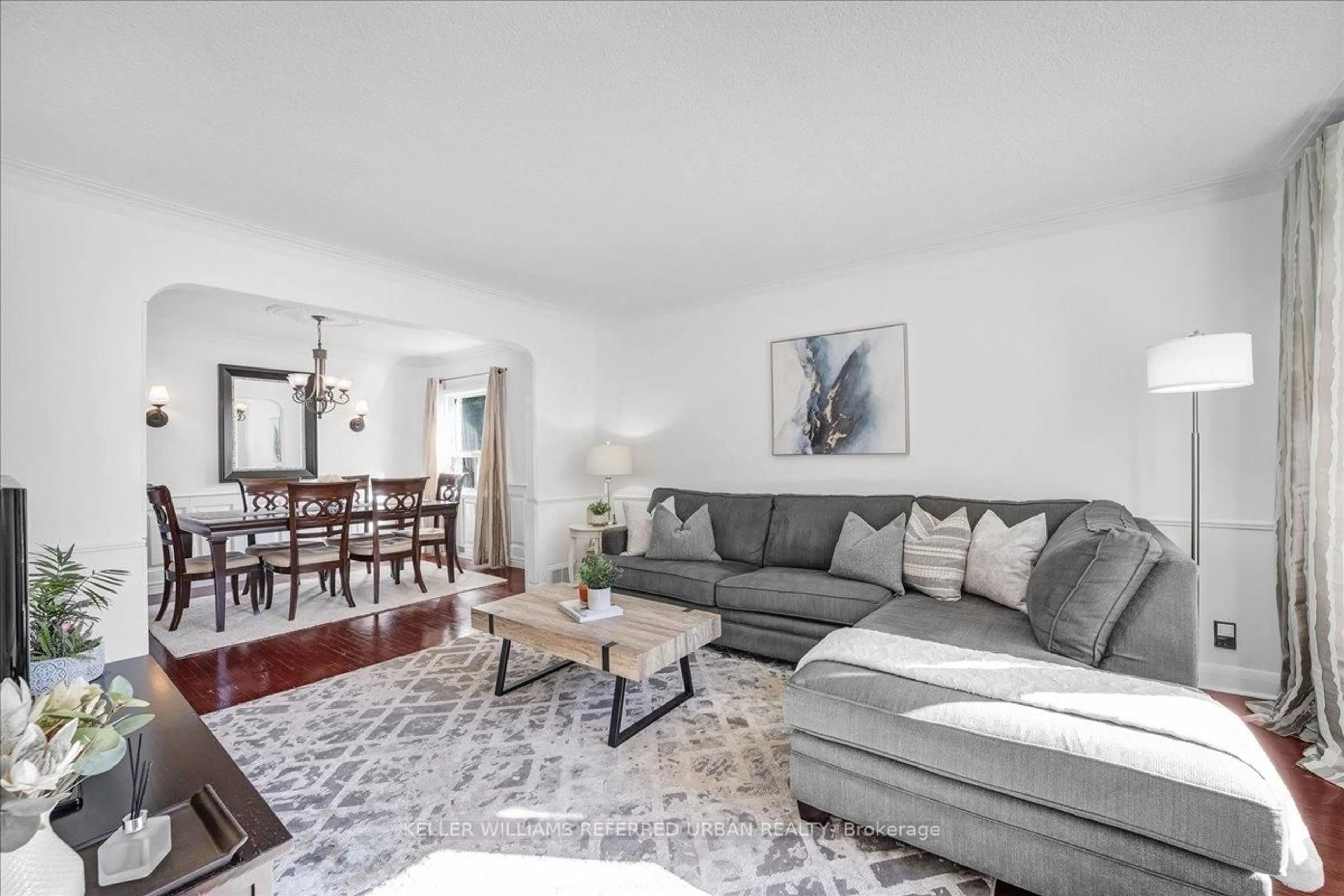 Living room with furniture, unknown for 17 Gwendolen Cres, Toronto Ontario M2N 2L9