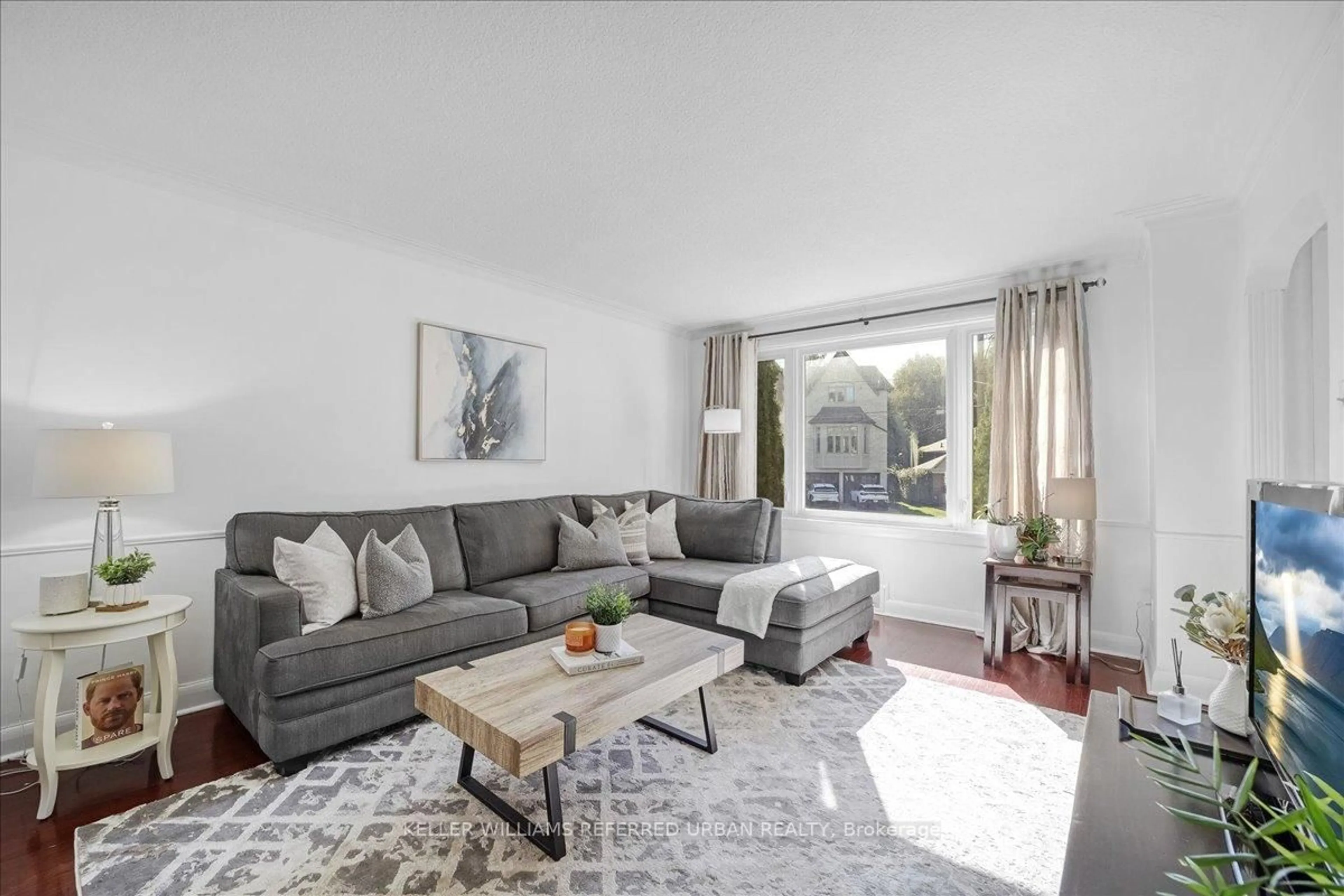 Living room with furniture, unknown for 17 Gwendolen Cres, Toronto Ontario M2N 2L9