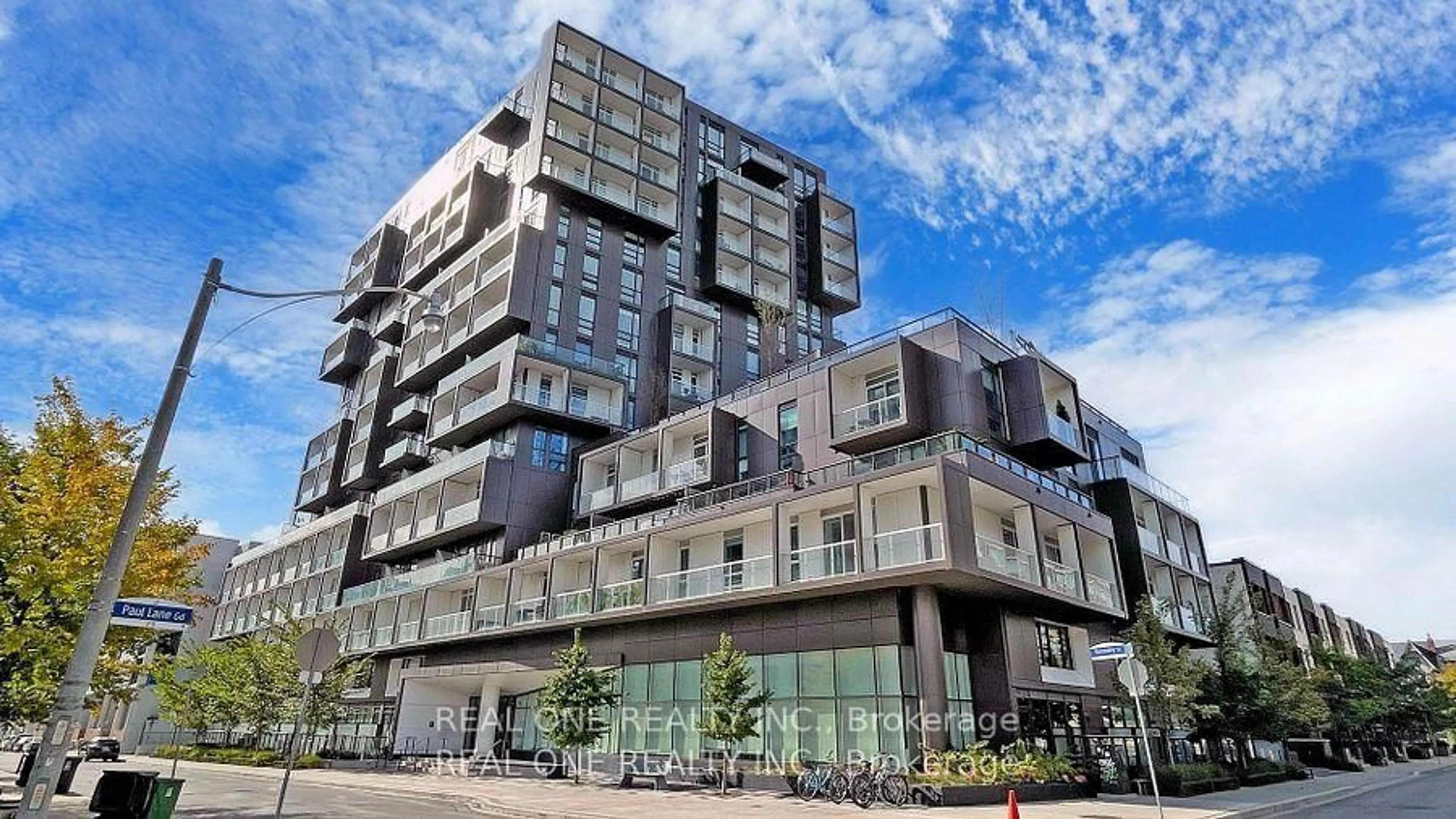 Patio, building for 80 Vanauley St #303, Toronto Ontario M5T 0C9