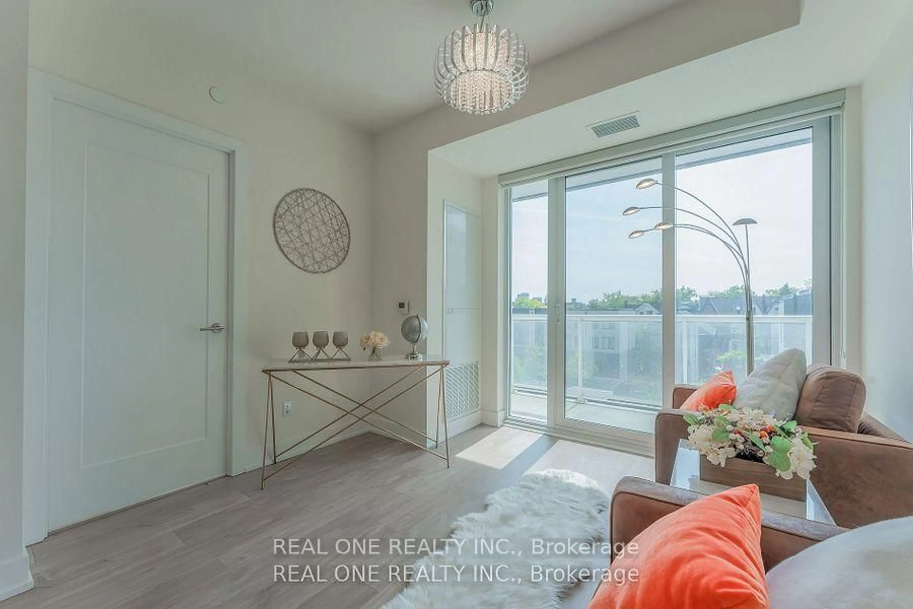 Indoor entryway for 80 Vanauley St #303, Toronto Ontario M5T 0C9
