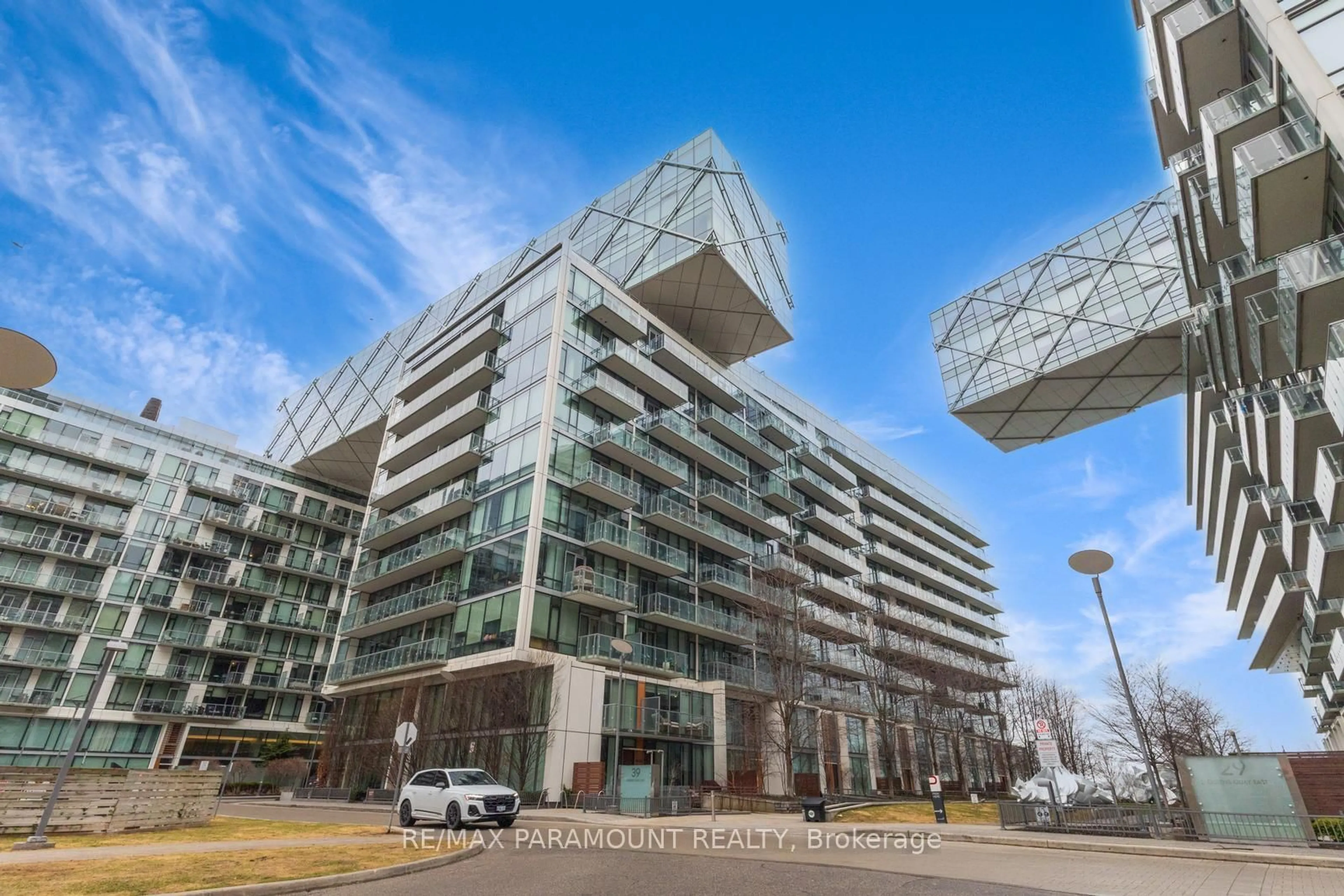 Indoor foyer for 39 Queens Quay #1101, Toronto Ontario M5E 0A4