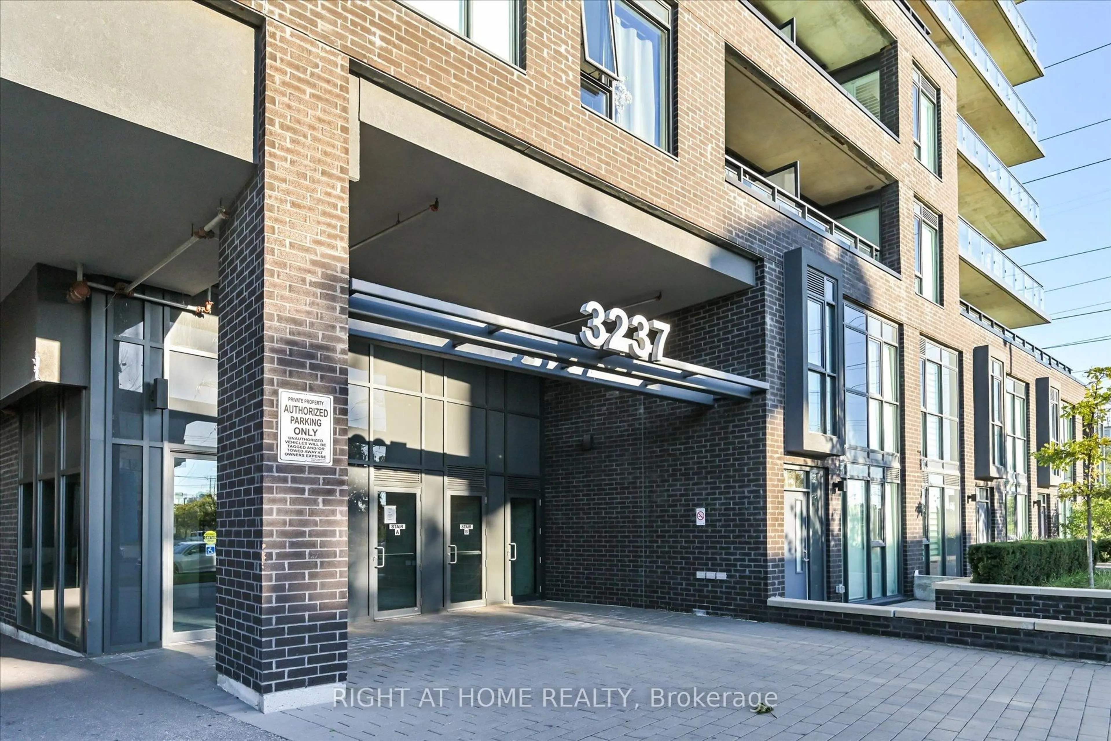 Indoor foyer for 3237 Bayview Ave #507, Toronto Ontario M2K 0G1