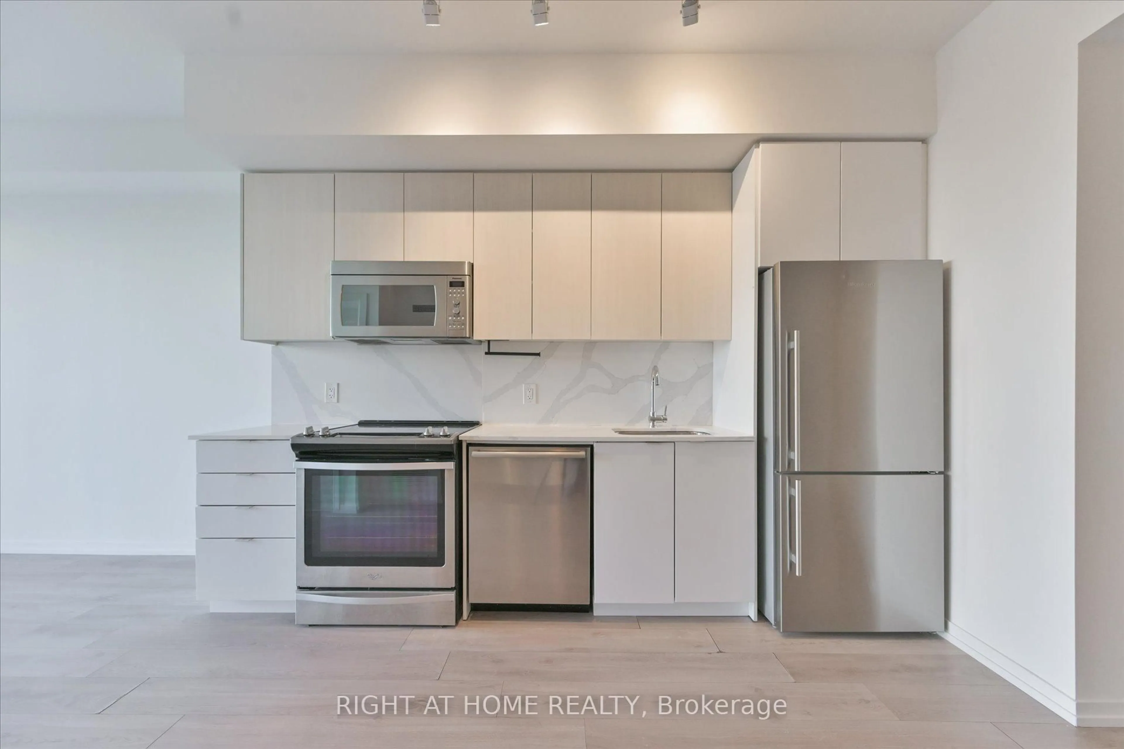 Standard kitchen, unknown for 3237 Bayview Ave #507, Toronto Ontario M2K 0G1