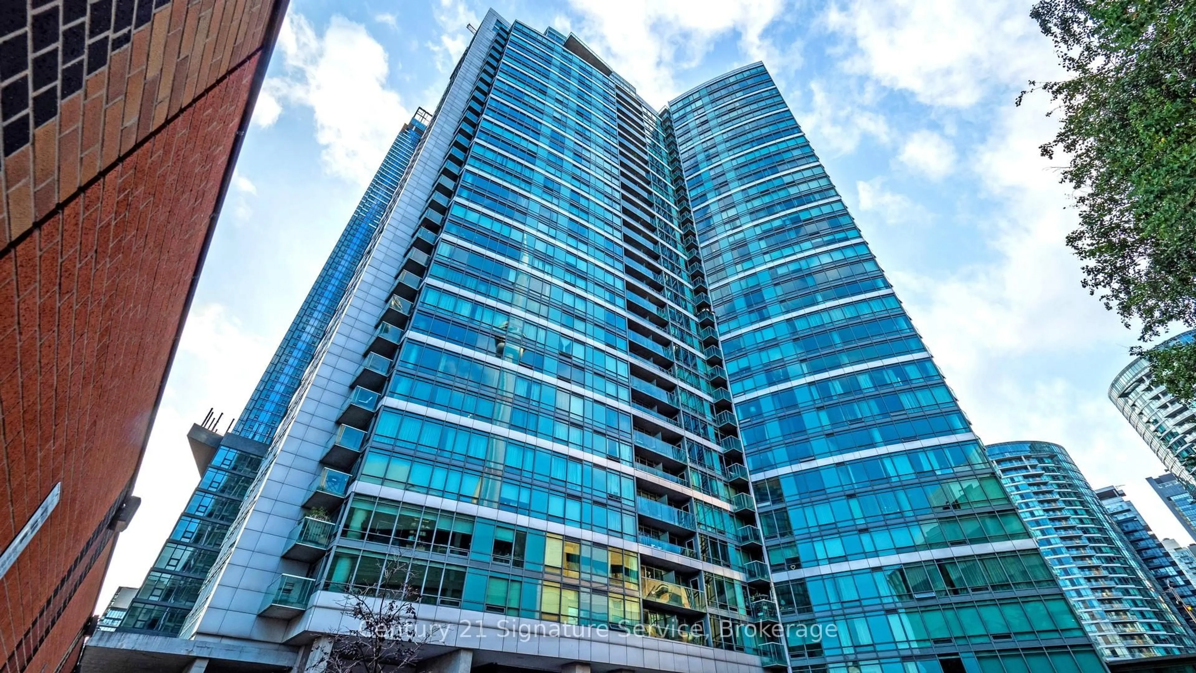 Indoor foyer for 81 Navy Wharf Crt #315, Toronto Ontario M5V 3S2