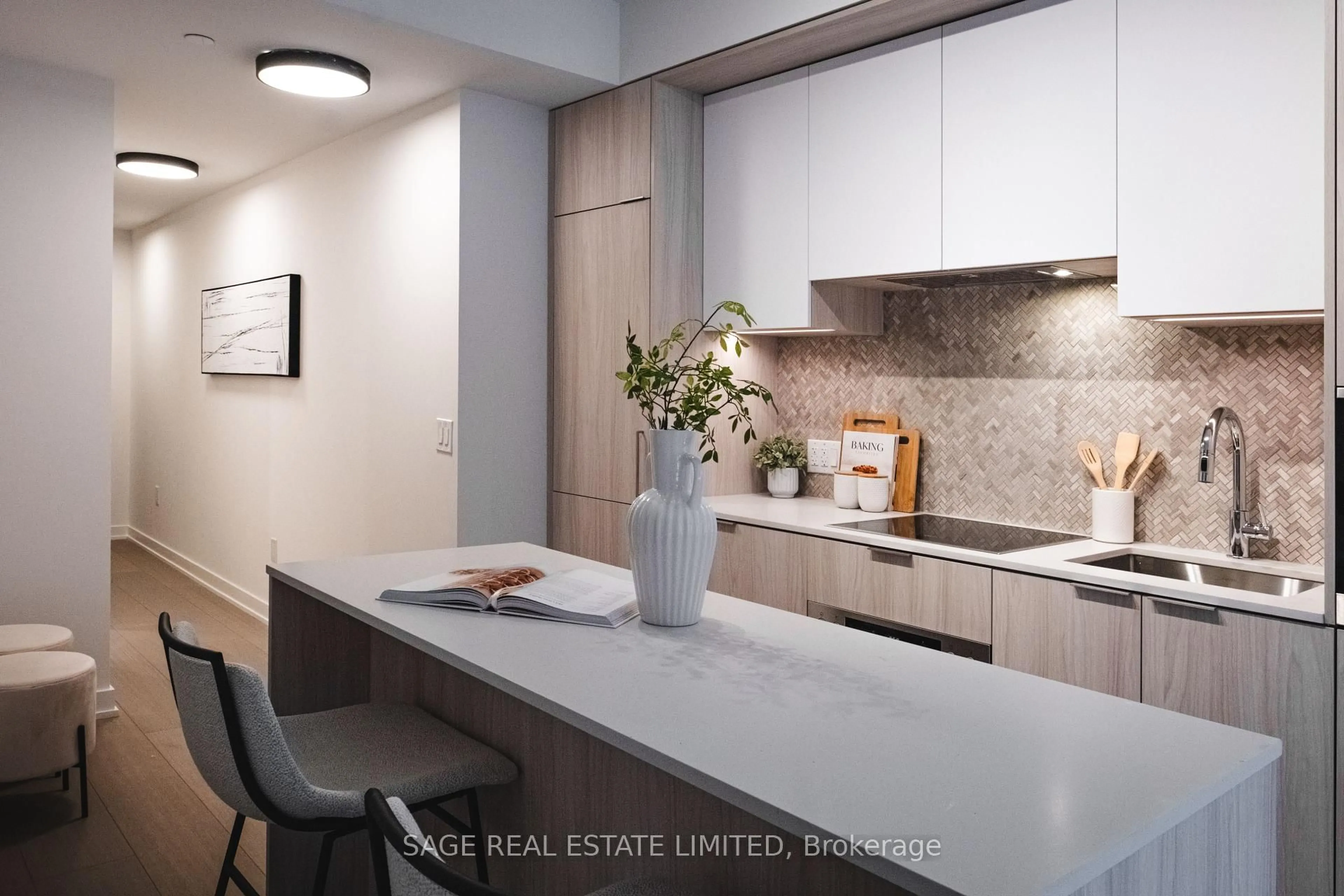 Unknown for 123 Portland St #204, Toronto Ontario M5V 0V9