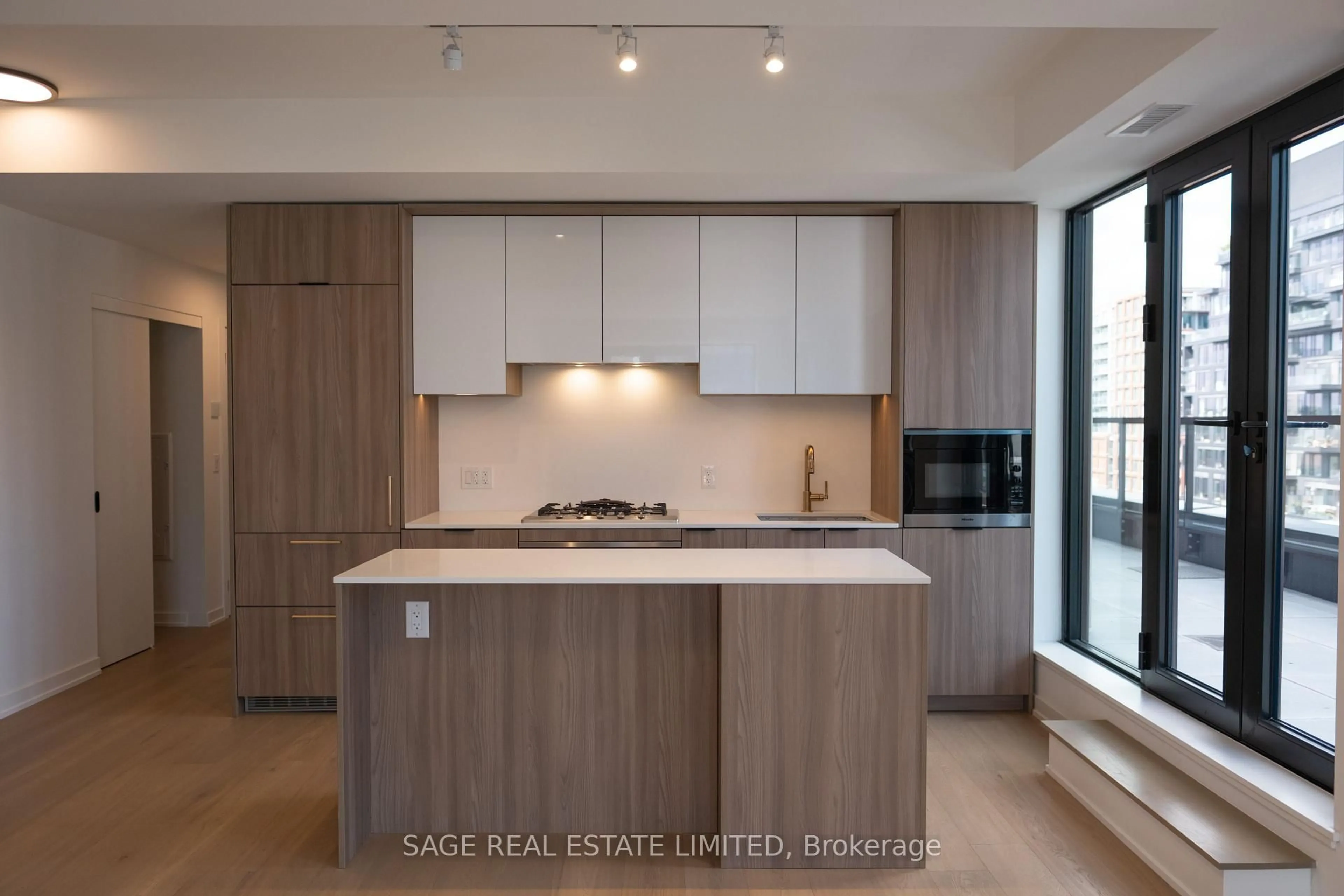 Open concept kitchen, wood/laminate floor for 123 Portland St #903, Toronto Ontario M5V 0V9