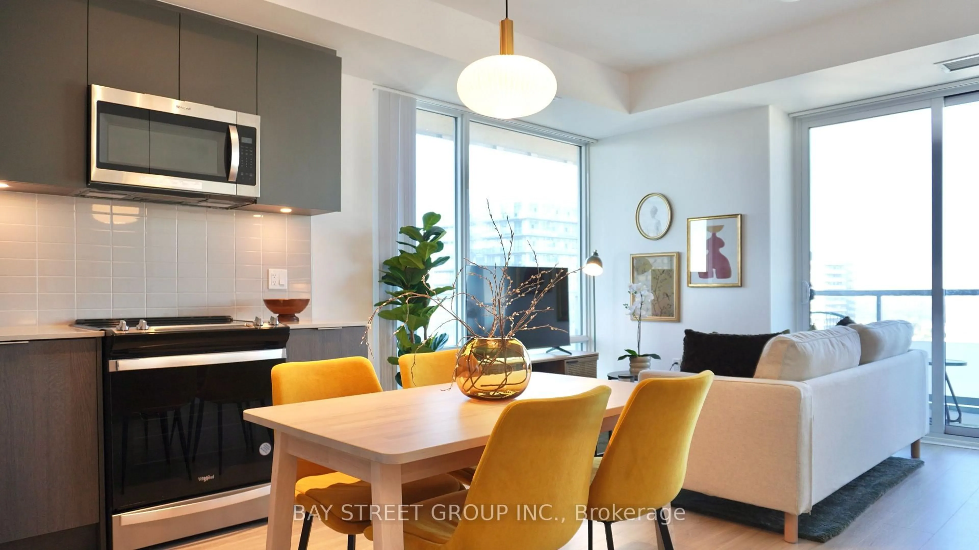 Open concept kitchen, wood/laminate floor for 50 Dunfield Ave #3219, Toronto Ontario M4S 0E4