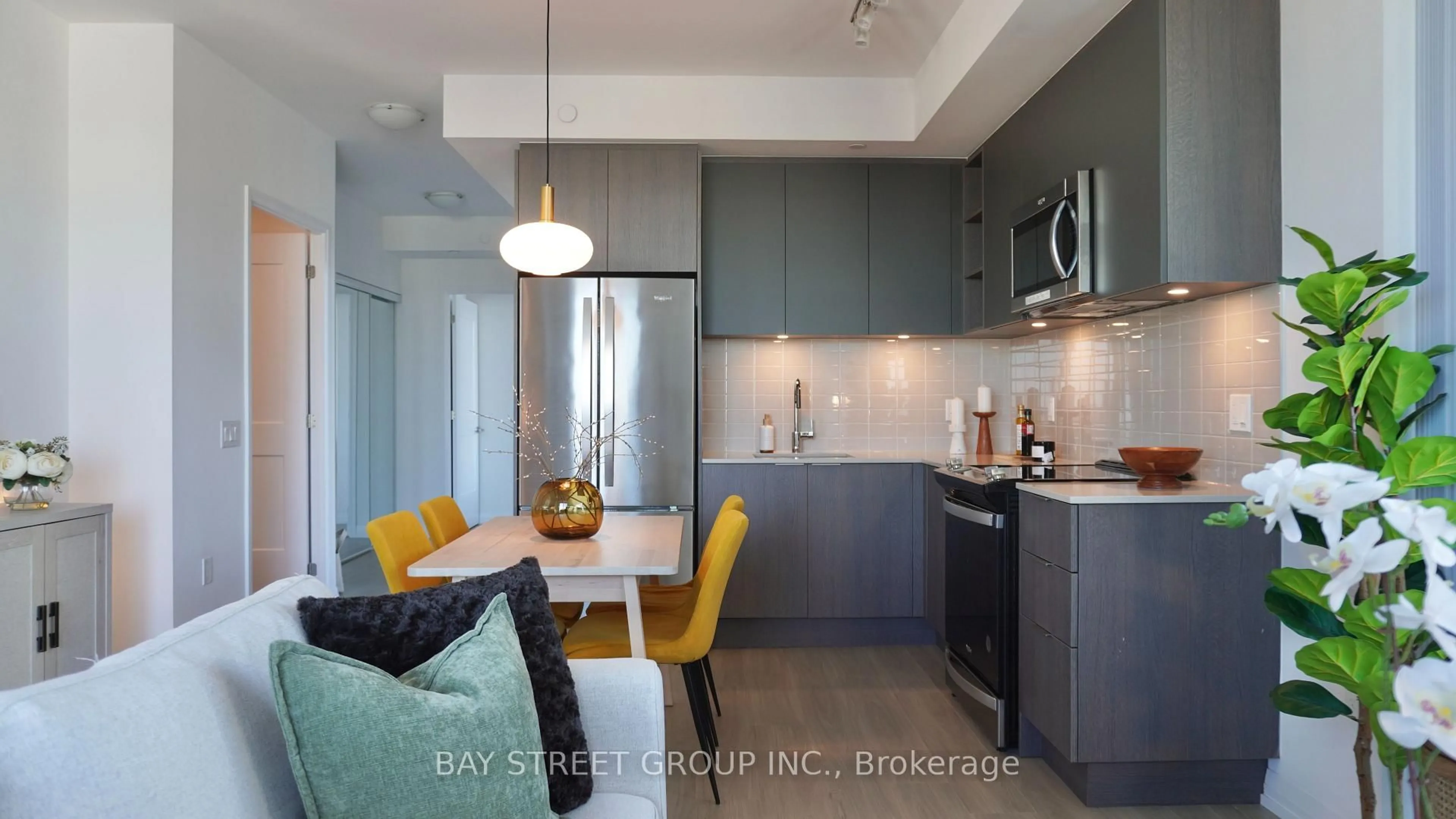 Open concept kitchen, unknown for 50 Dunfield Ave #3219, Toronto Ontario M4S 0E4