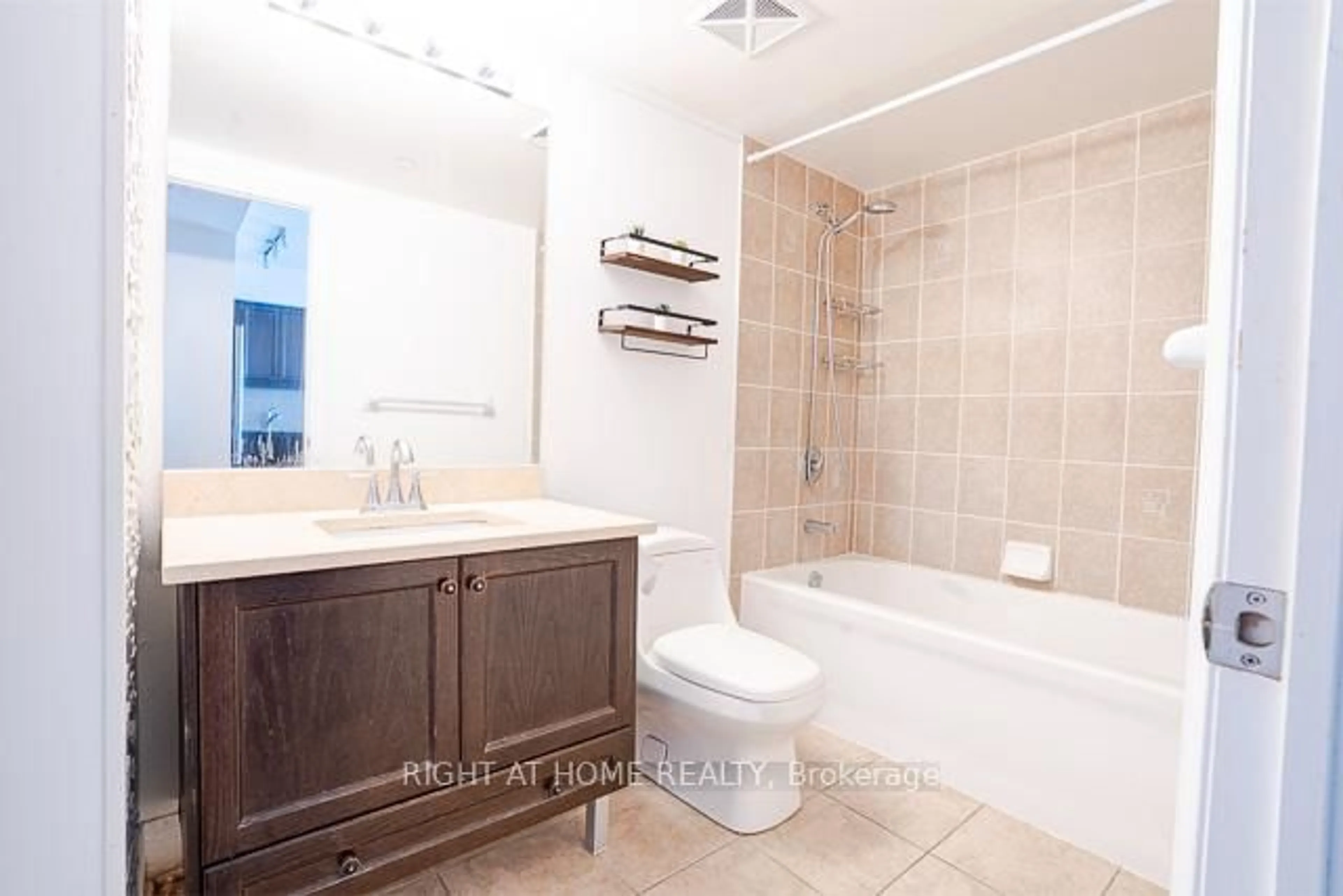 Standard bathroom, ceramic/tile floor for 701 Sheppard Ave #512, Toronto Ontario M3H 0B2