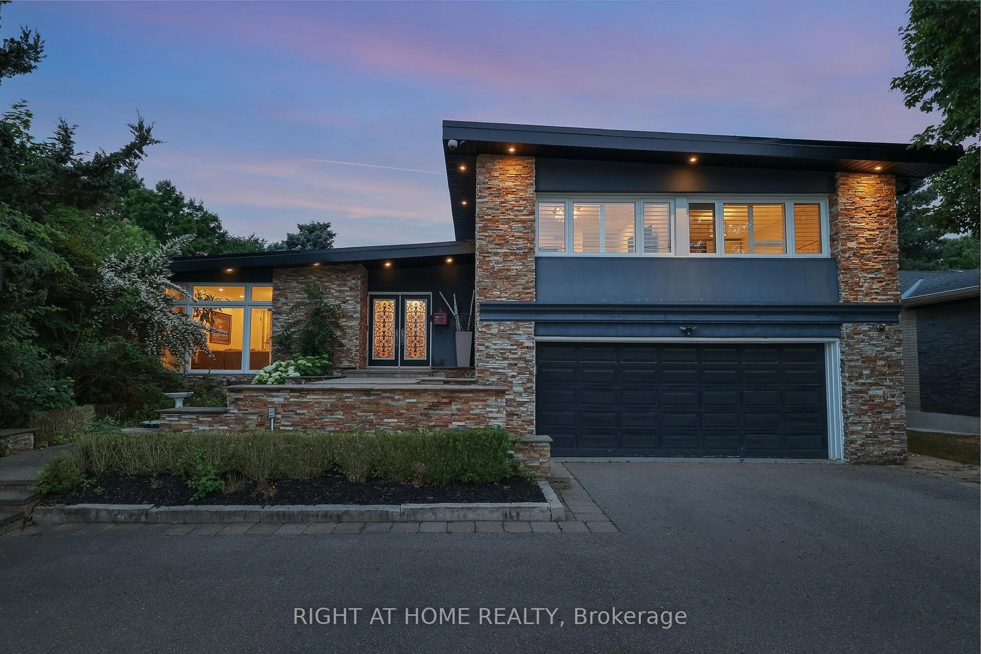 Home with brick exterior material, street for 40 Heathview Ave, Toronto Ontario M2K 2C1