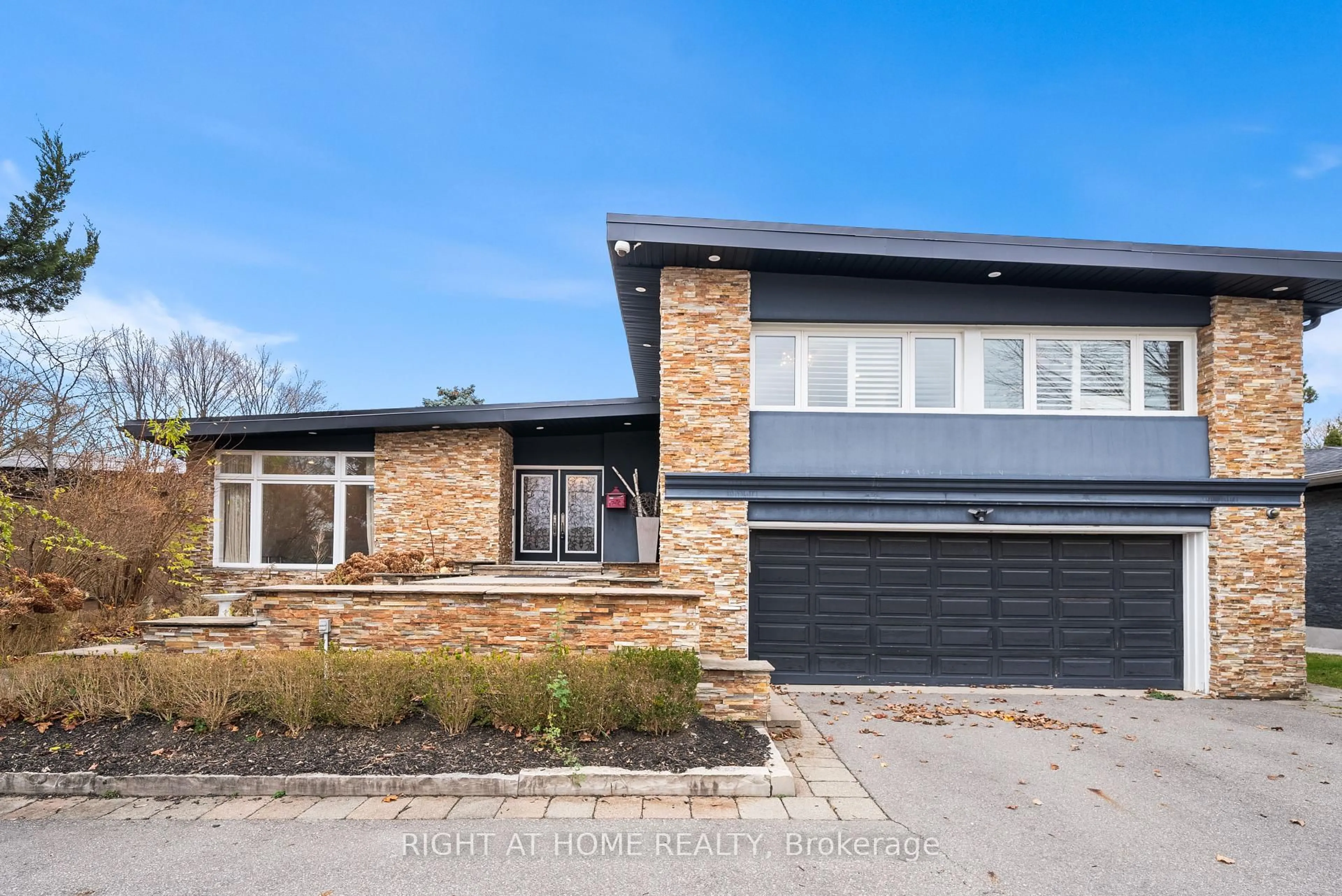 Home with brick exterior material, street for 40 Heathview Ave, Toronto Ontario M2K 2C1