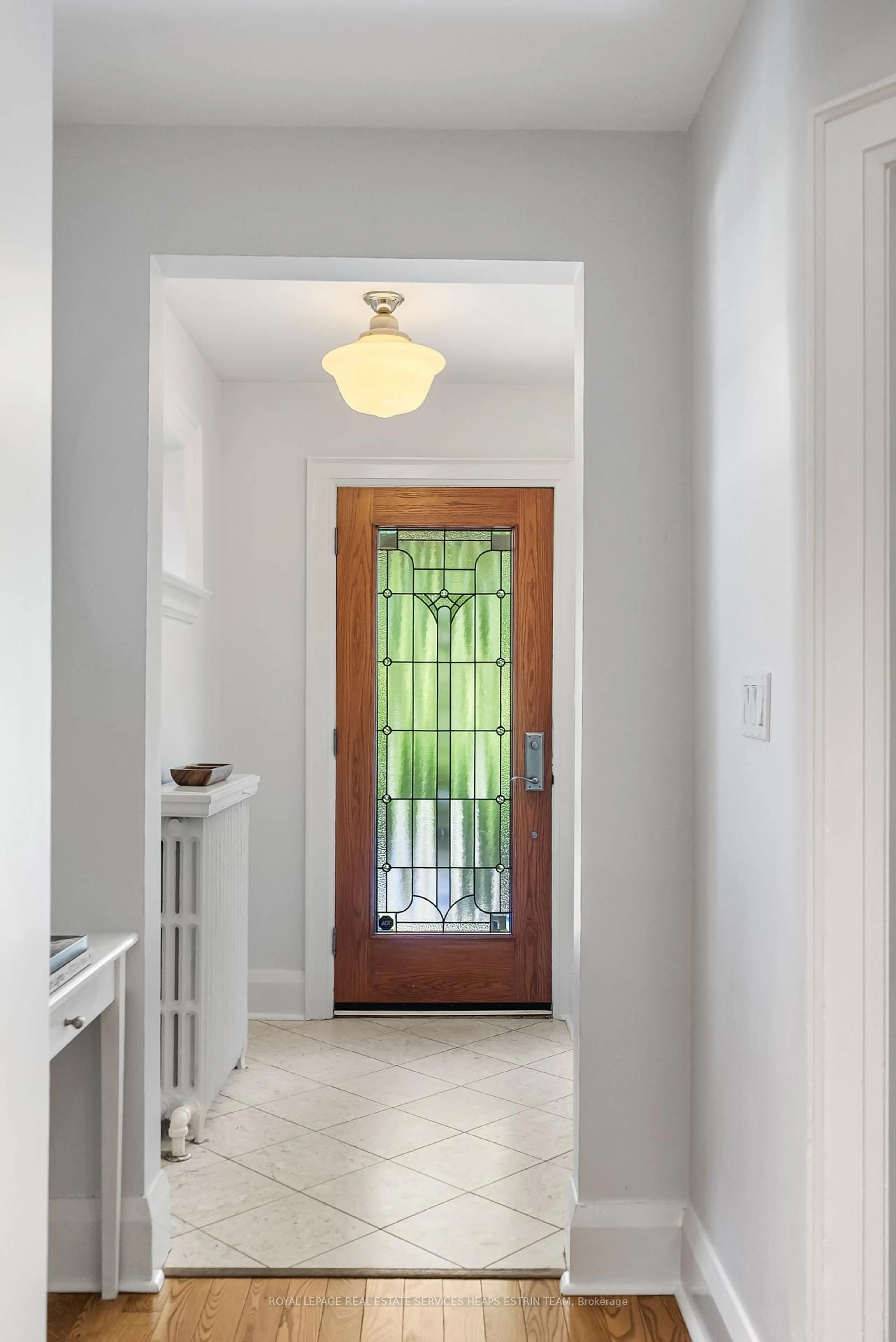 Indoor entryway for 26 MacNaughton Rd, Toronto Ontario M4G 3H4