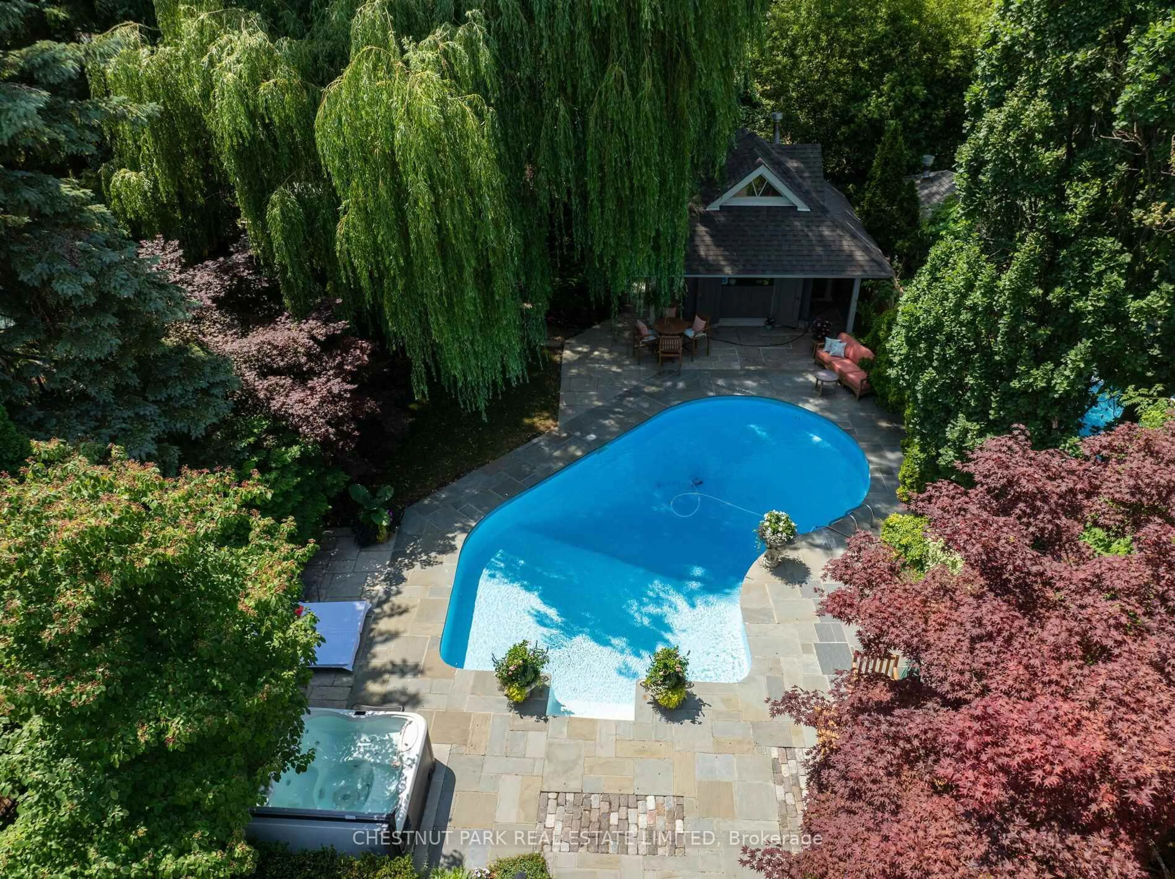 A pic from outside/outdoor area/front of a property/back of a property/a pic from drone, water/lake/river/ocean view for 69 Otter Cres, Toronto Ontario M5N 2W7