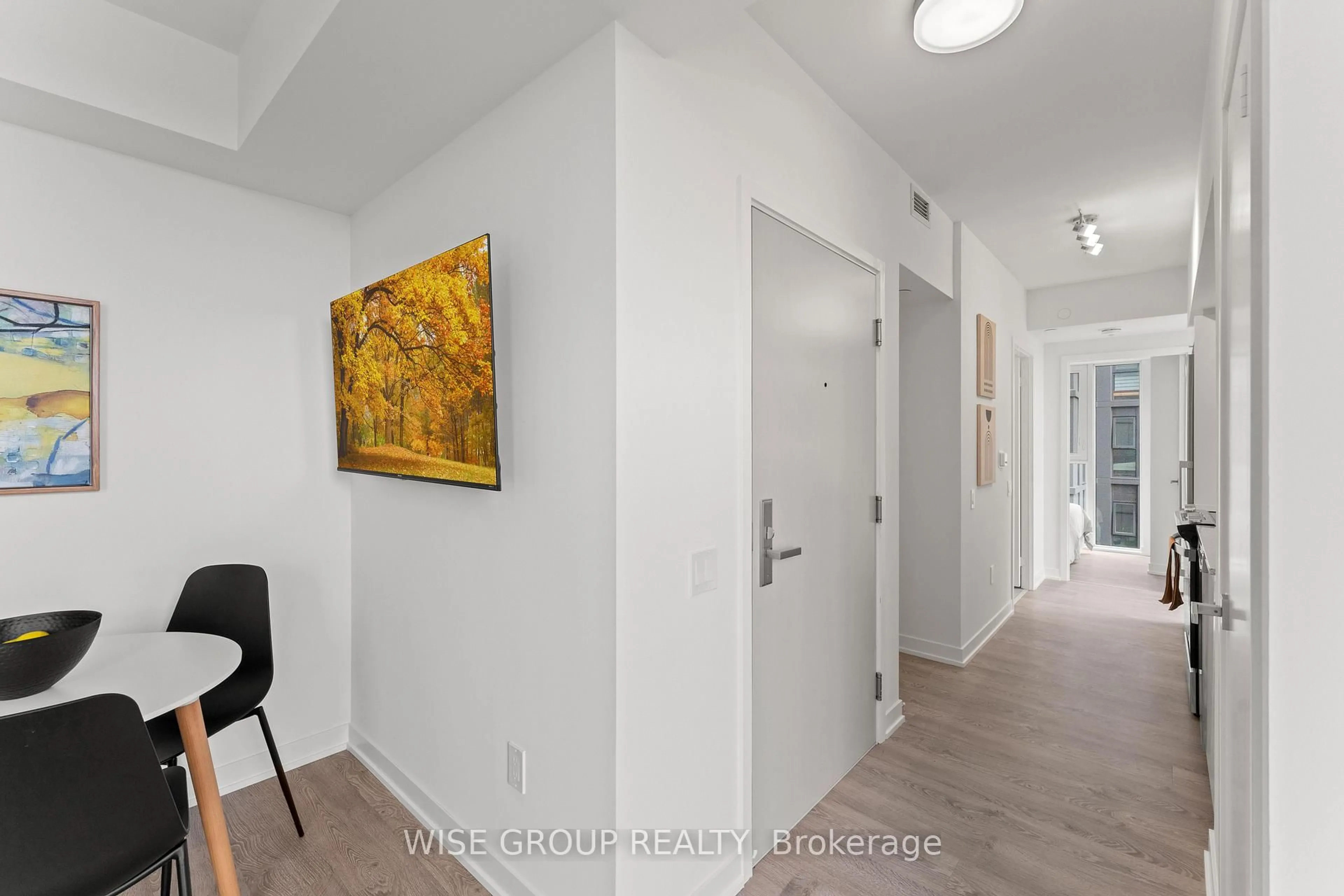 Indoor entryway for 500 Wilson Ave #906, Toronto Ontario M3H 5Y9