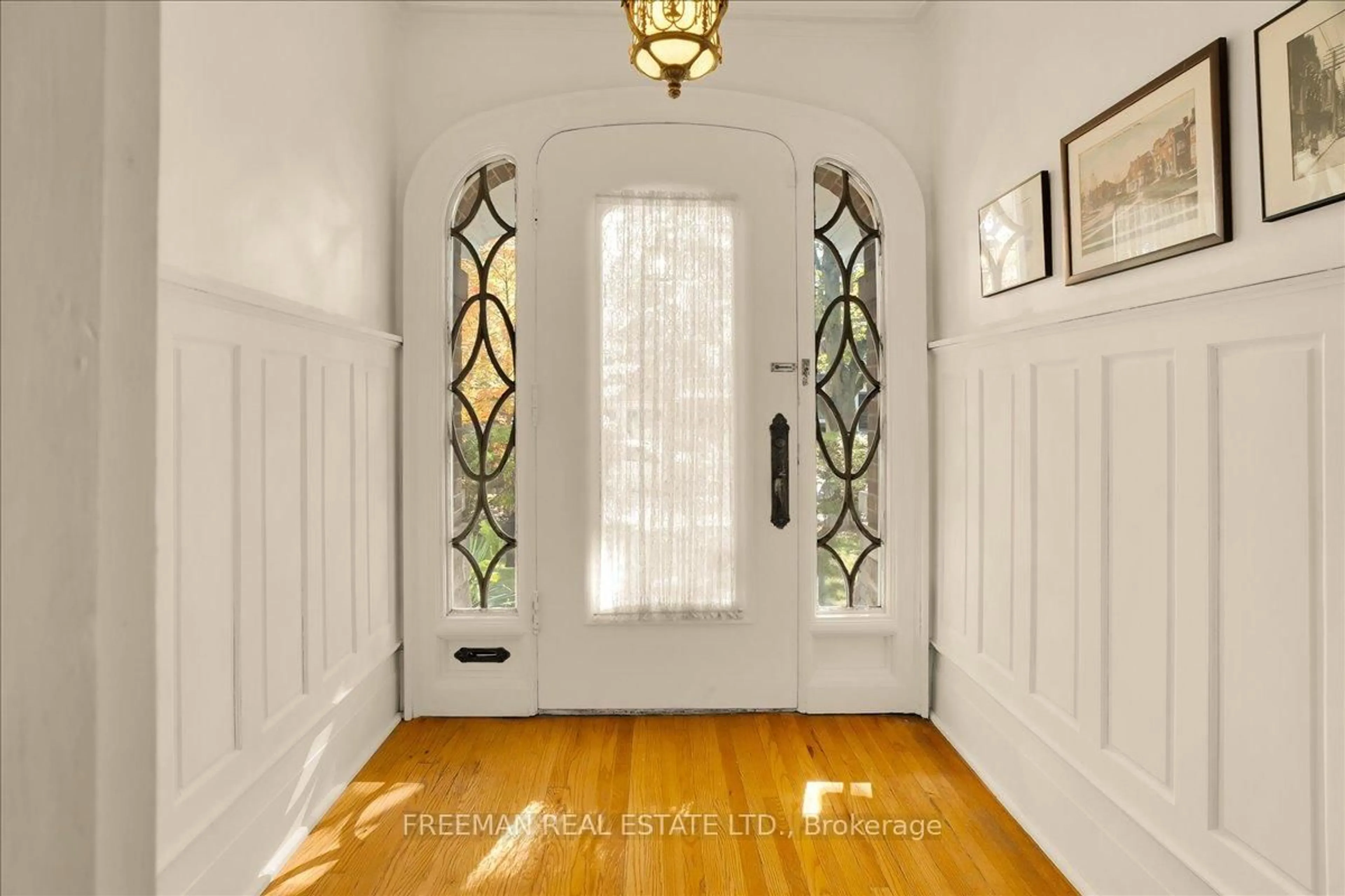 Indoor entryway for 74 Chestnut Park Rd, Toronto Ontario M4W 2R8