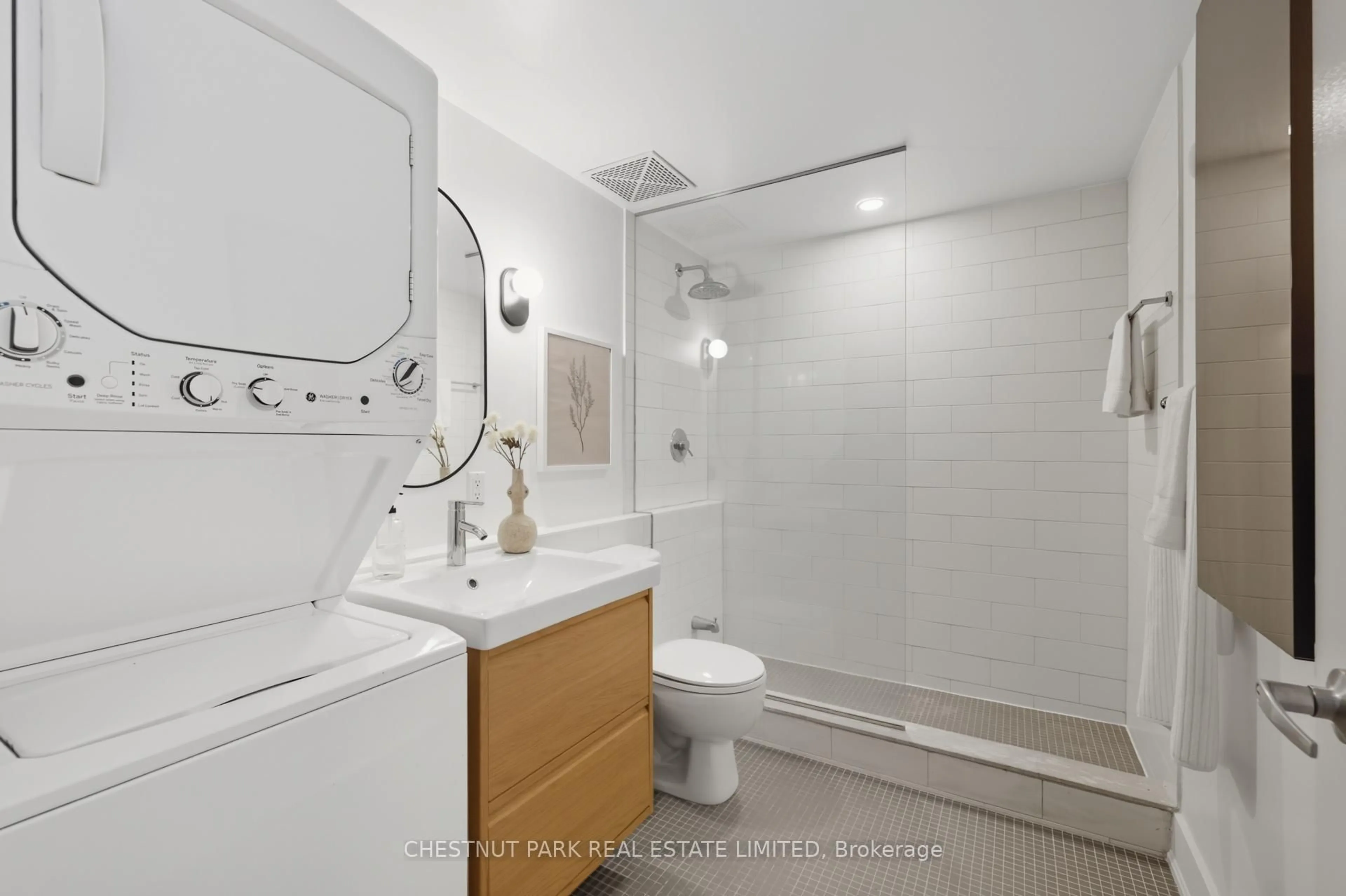 Standard bathroom, ceramic/tile floor for 637 Lakeshore Blvd #215, Toronto Ontario M5V 3J6