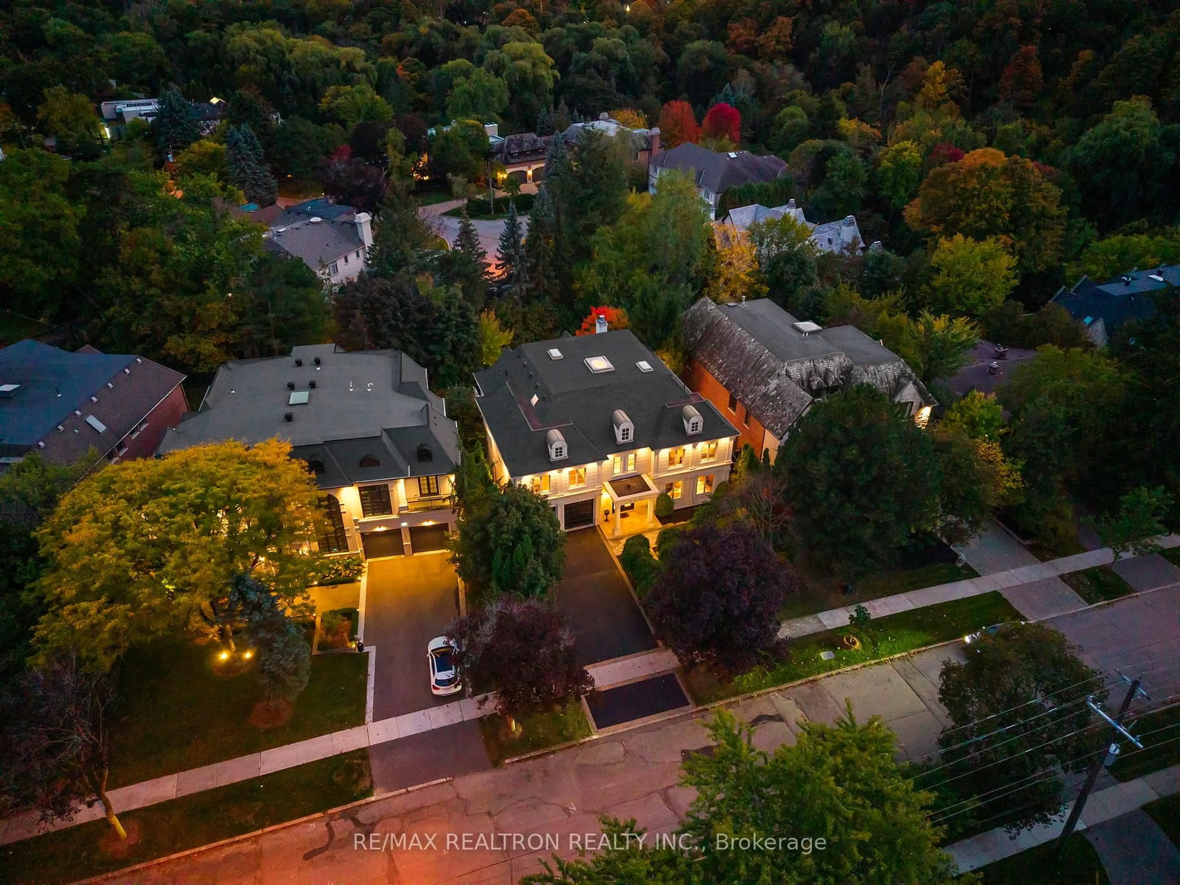 A pic from outside/outdoor area/front of a property/back of a property/a pic from drone, city buildings view from balcony for 103 Post Rd, Toronto Ontario M3B 1J3