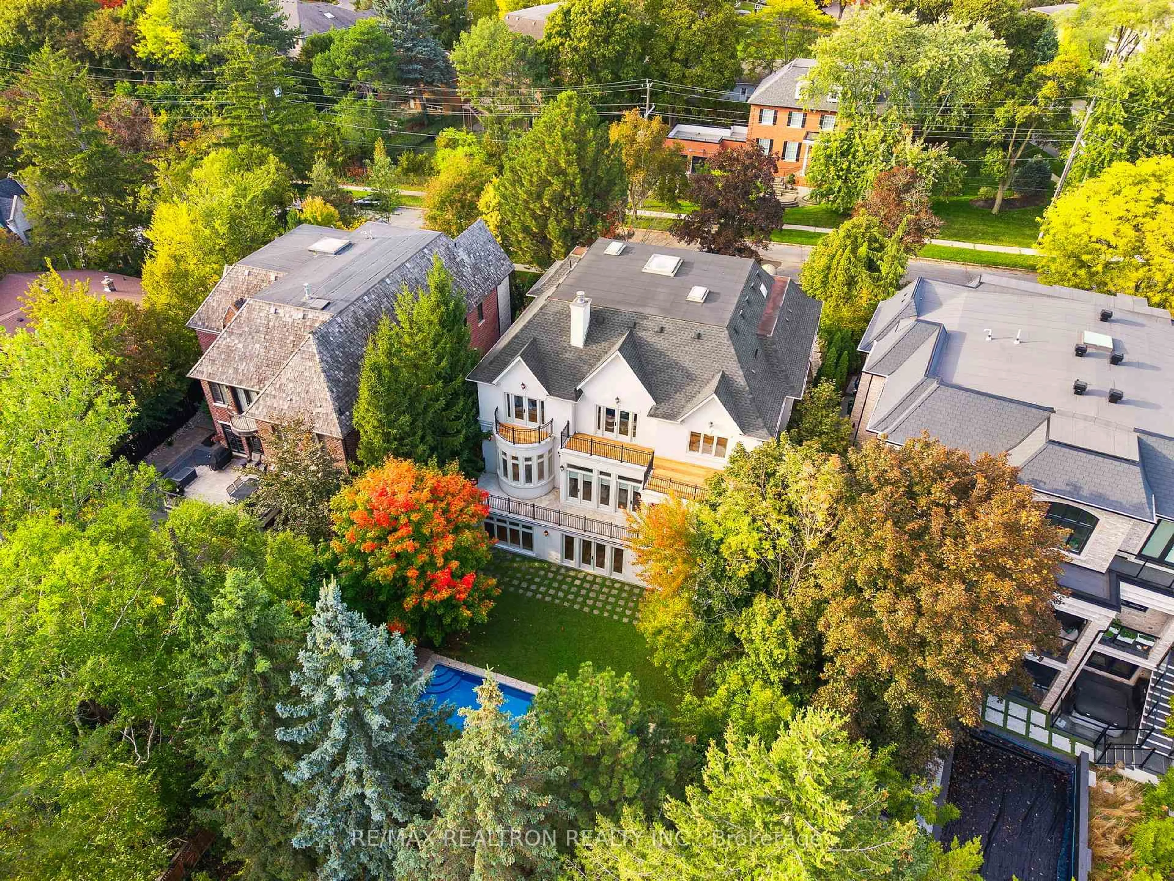 A pic from outside/outdoor area/front of a property/back of a property/a pic from drone, street for 103 Post Rd, Toronto Ontario M3B 1J3