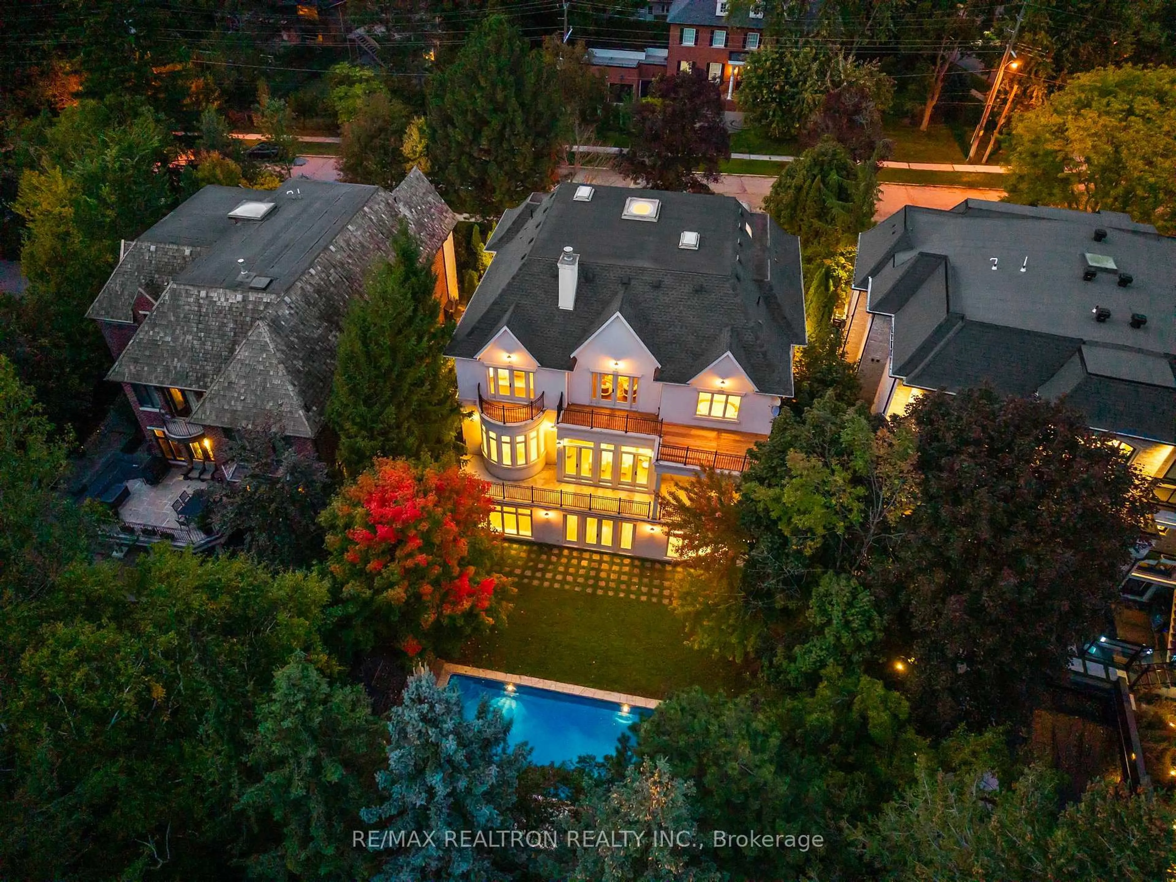 A pic from outside/outdoor area/front of a property/back of a property/a pic from drone, unknown for 103 Post Rd, Toronto Ontario M3B 1J3