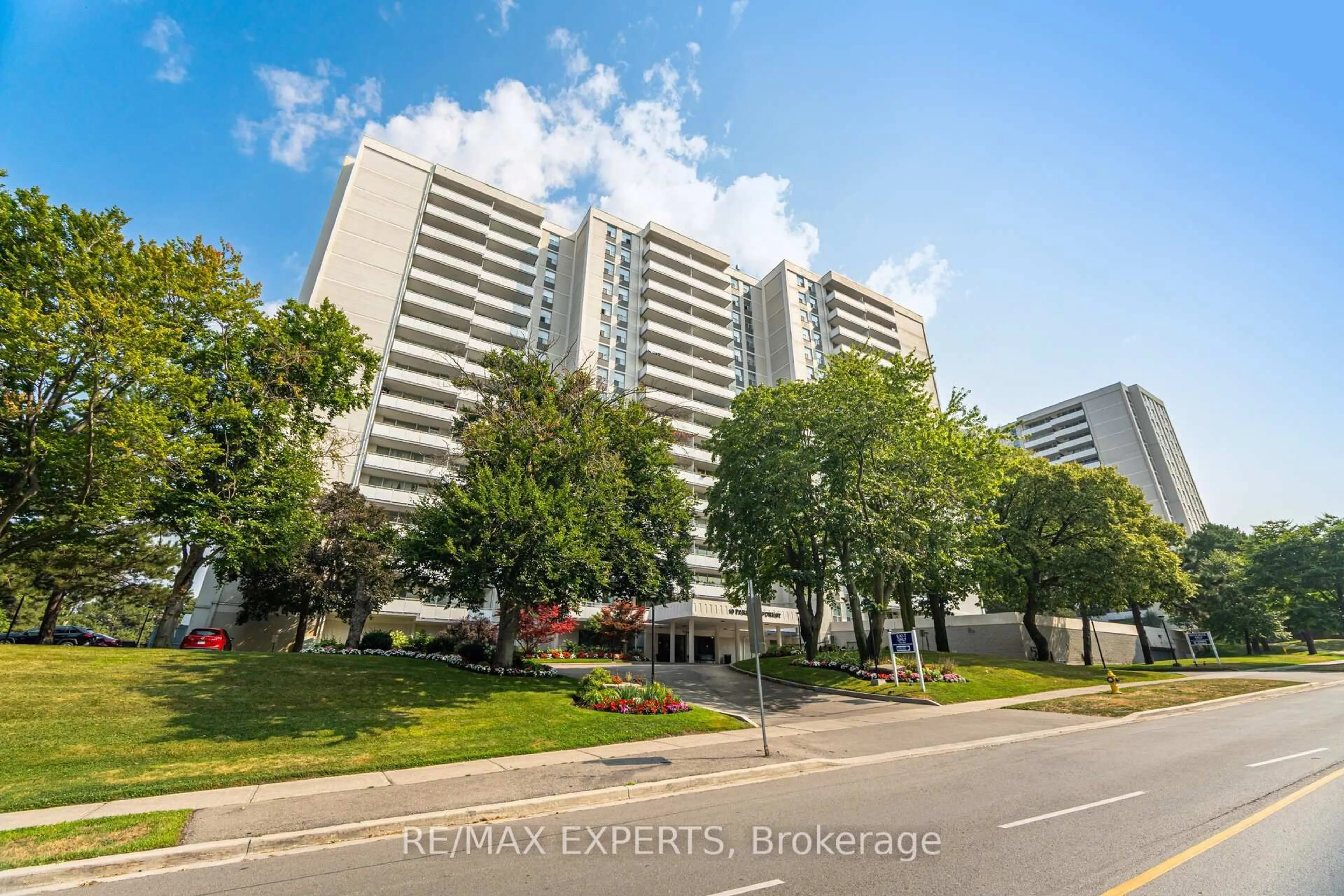 A pic from outside/outdoor area/front of a property/back of a property/a pic from drone, city buildings view from balcony for 10 Parkway Forest Dr #306, Toronto Ontario M2J 1L3