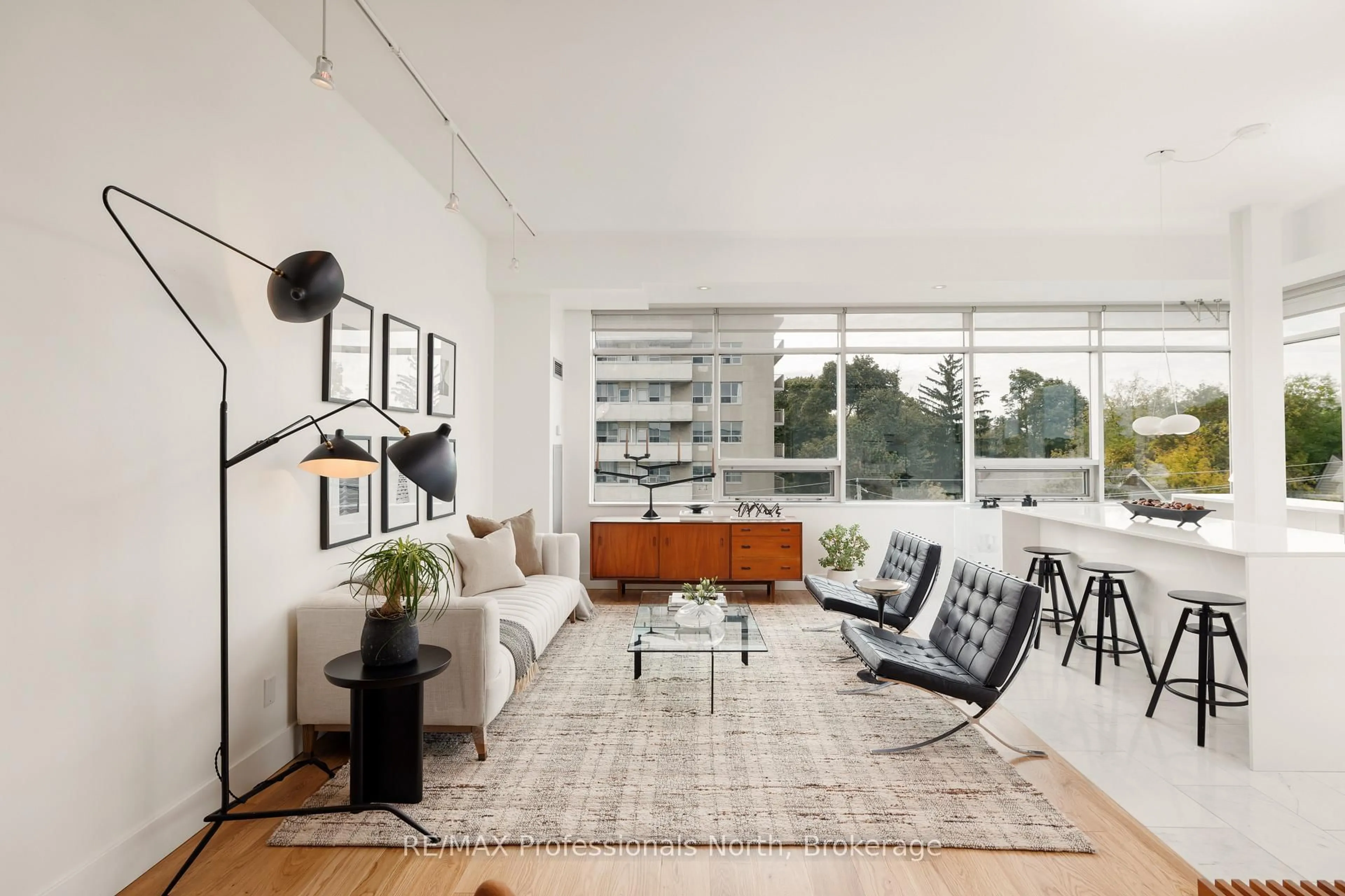 Living room with furniture, unknown for 562 Eglinton Ave #404, Toronto Ontario M4P 1P1