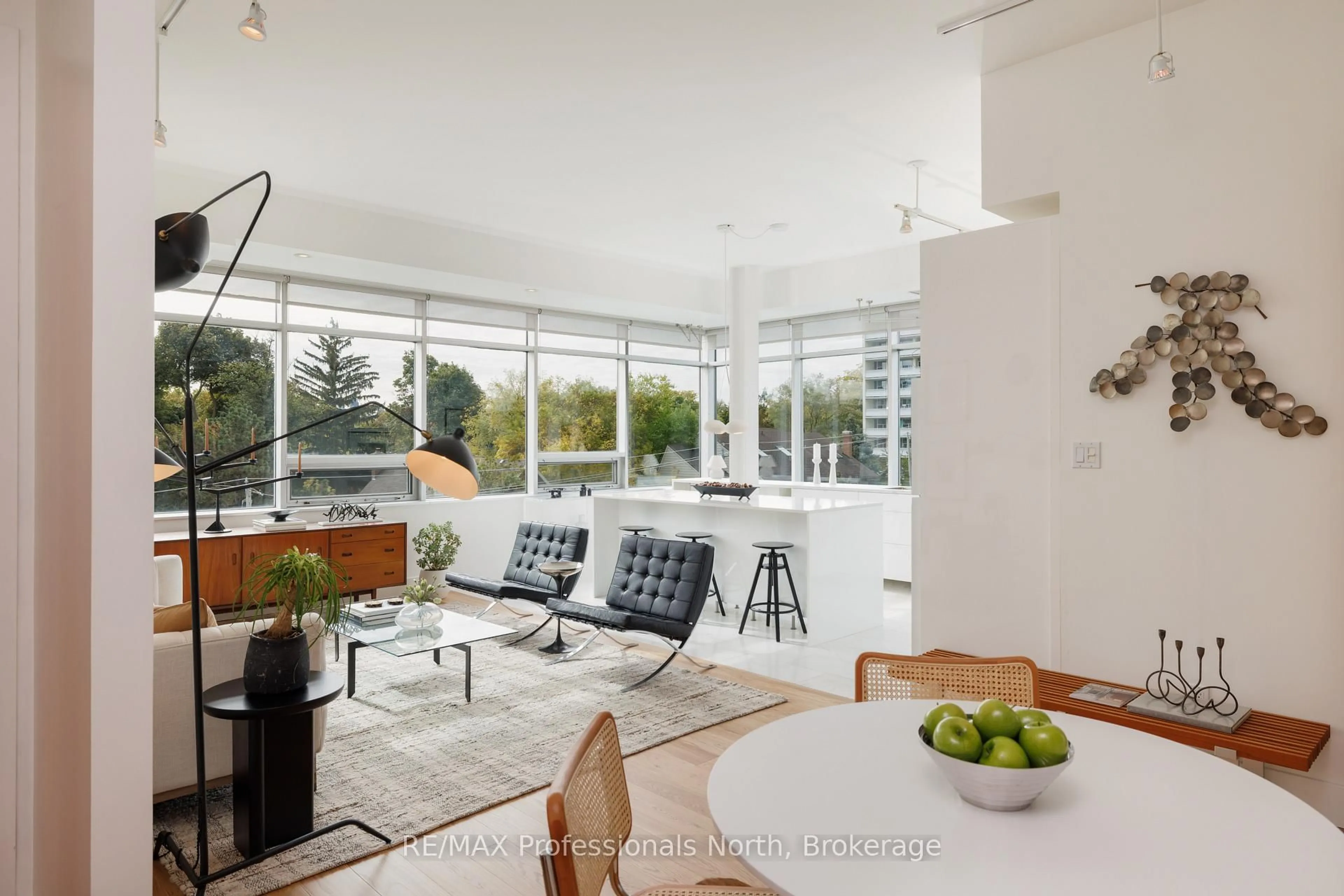 Unknown for 562 Eglinton Ave #404, Toronto Ontario M4P 1P1