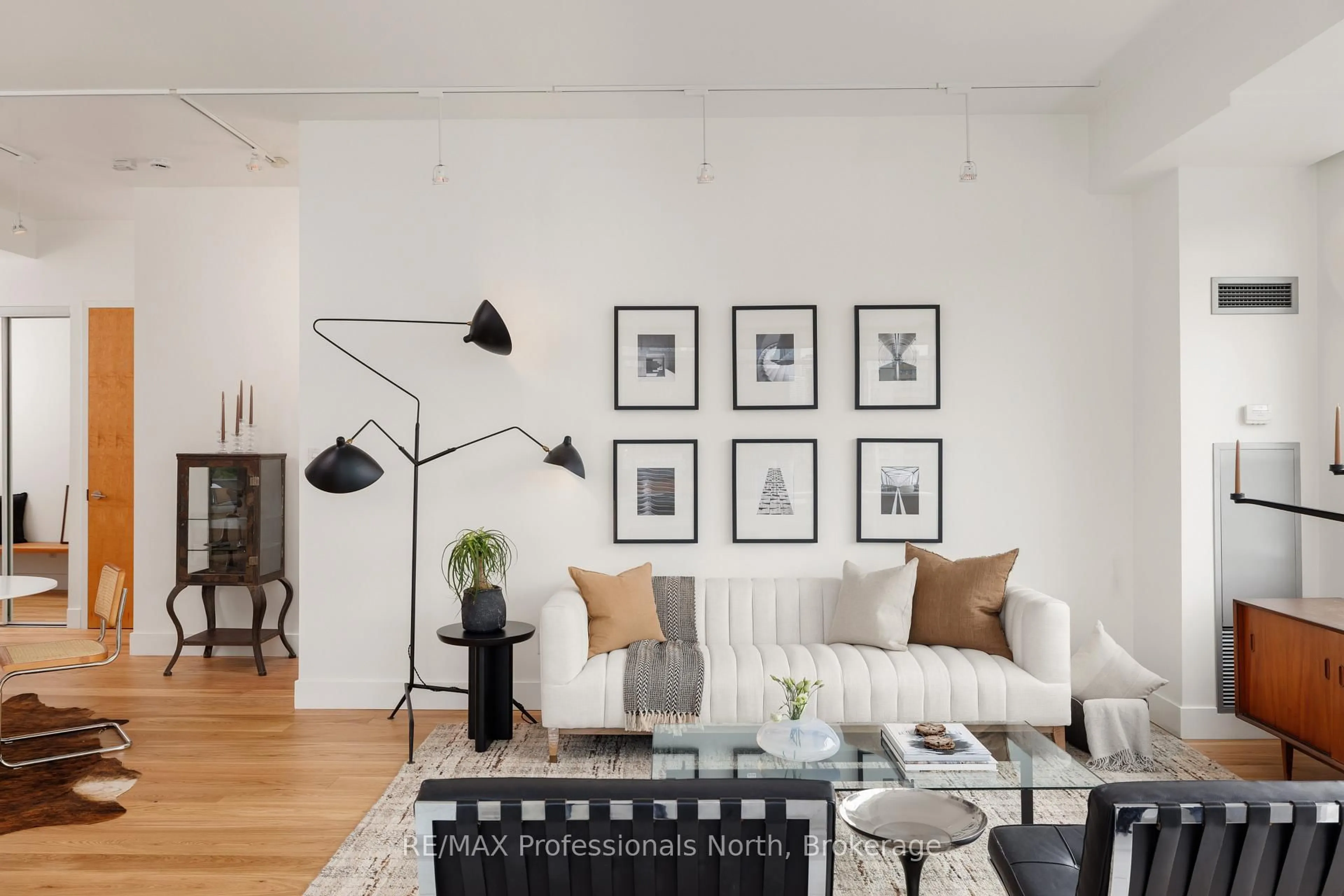Living room with furniture, unknown for 562 Eglinton Ave #404, Toronto Ontario M4P 1P1