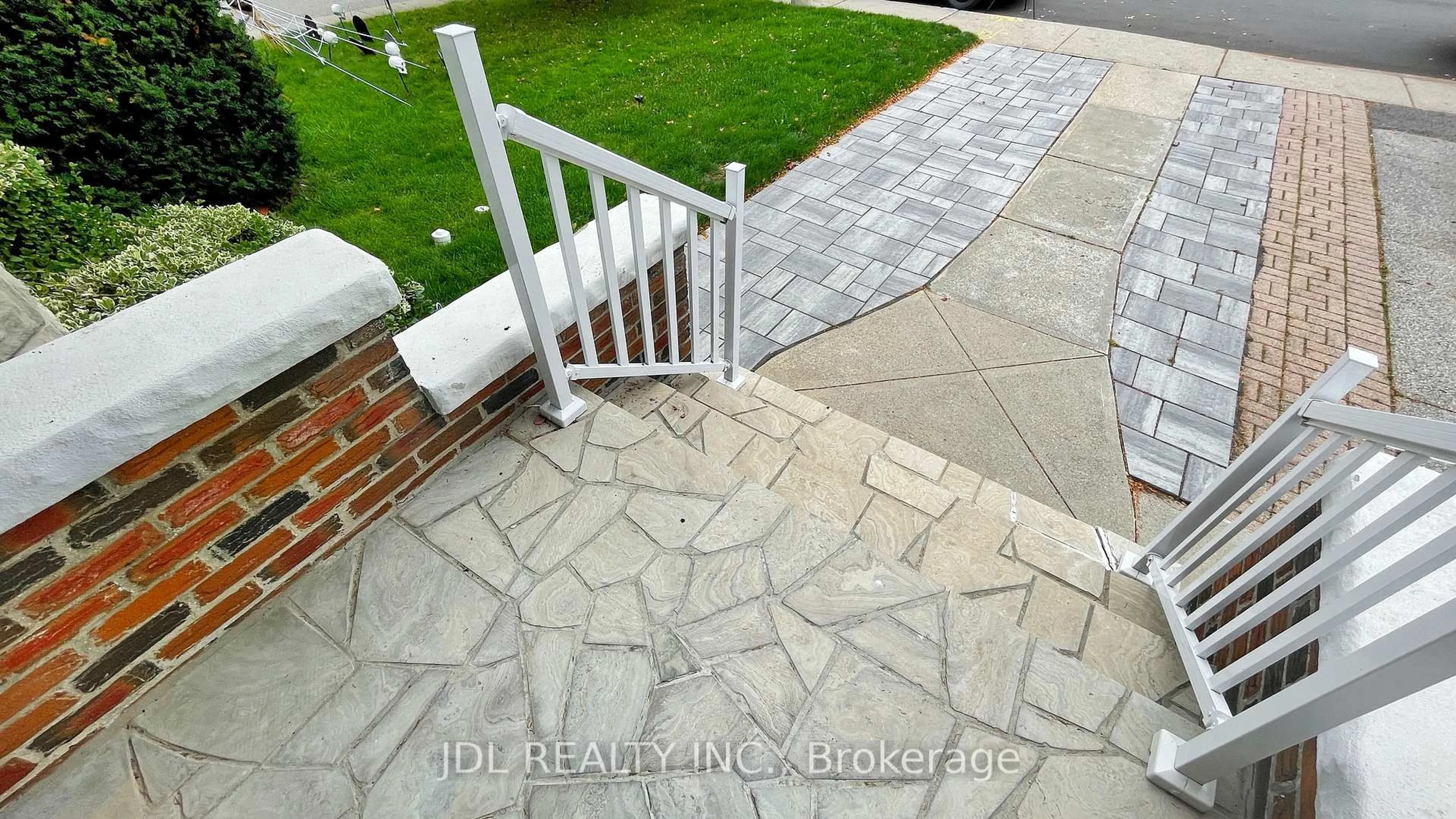 Patio, street for 280 Fairlawn Ave, Toronto Ontario M5M 1T1