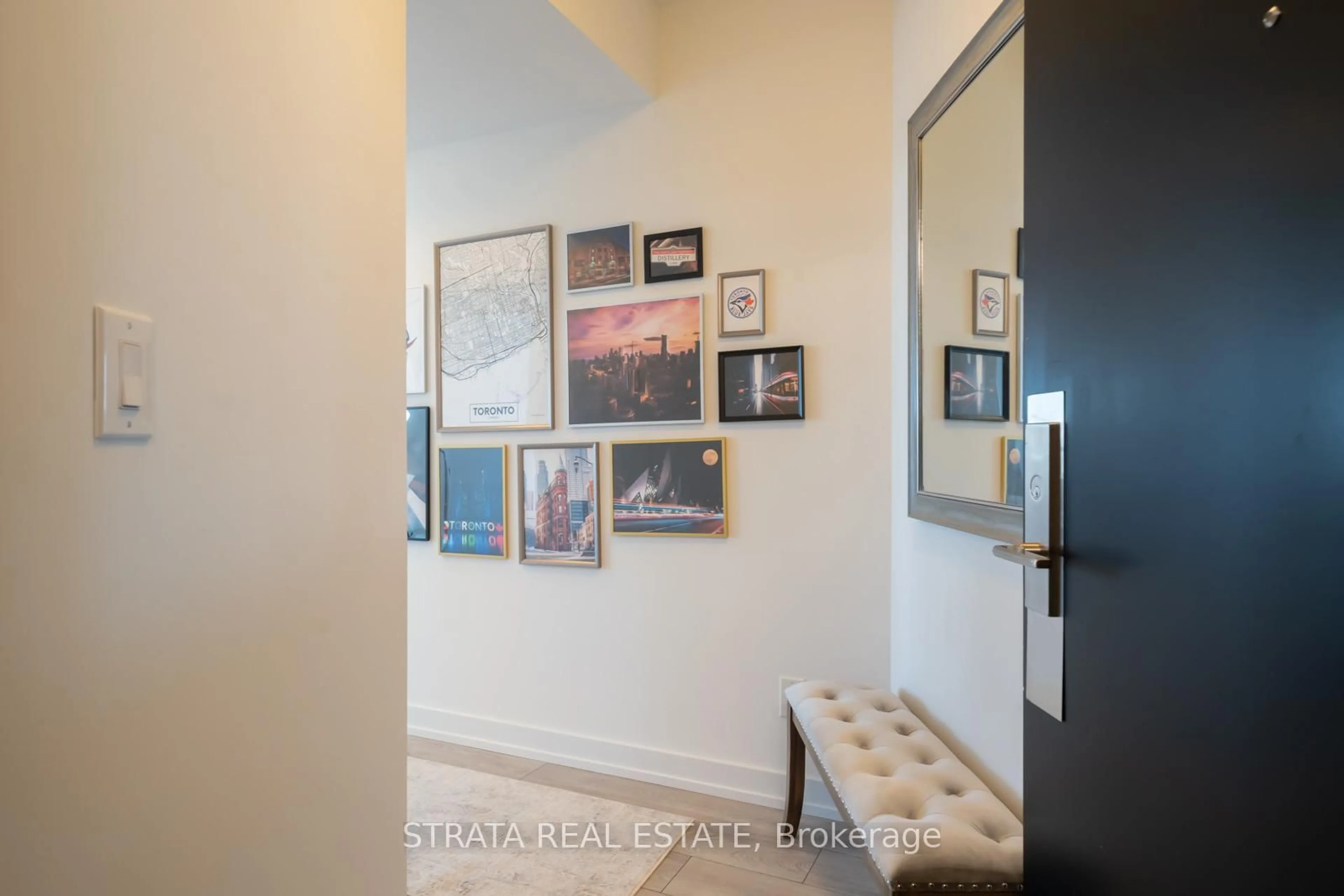 Indoor entryway for 159 Wellesley St #2903, Toronto Ontario M4Y 0H5