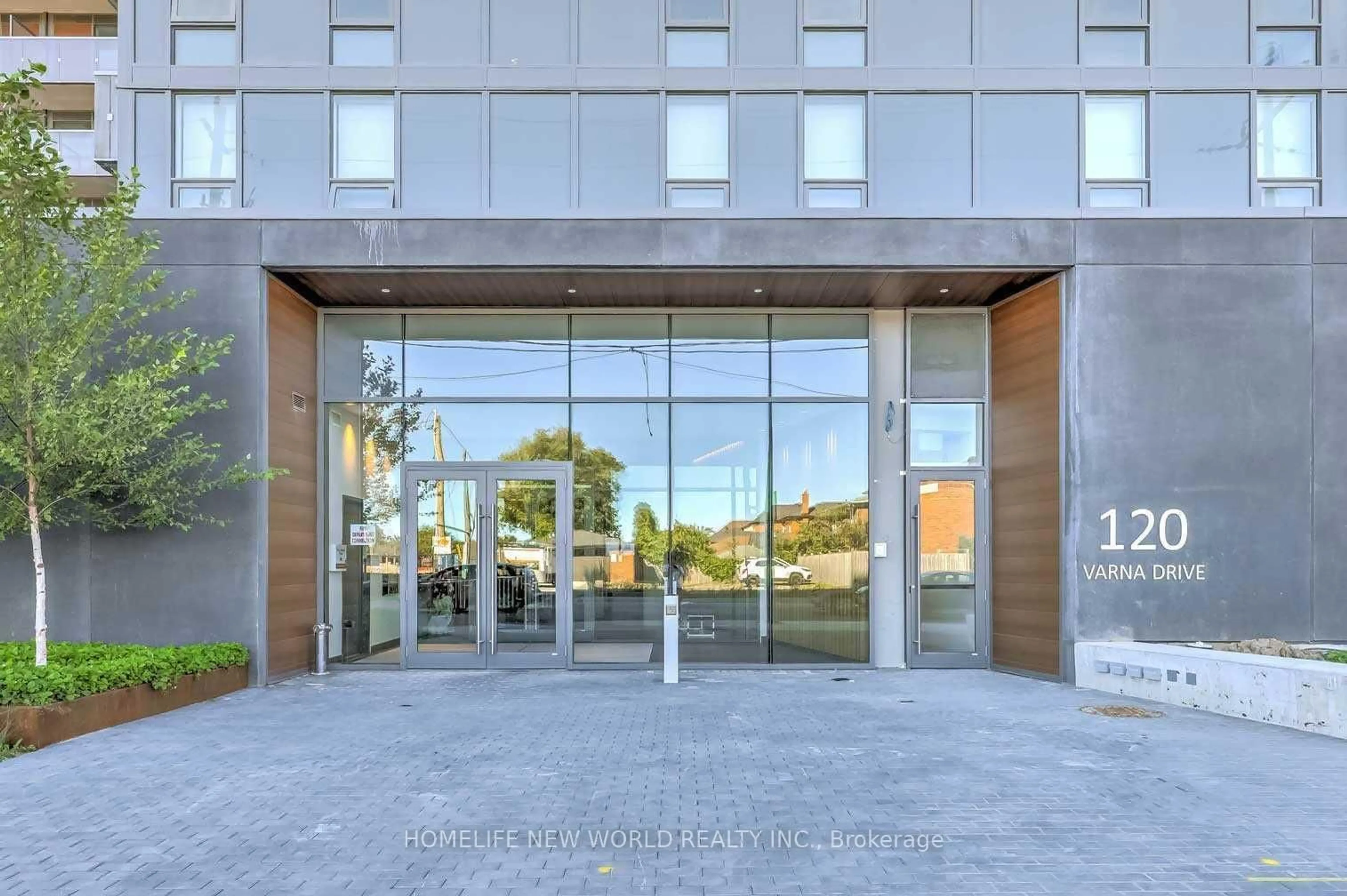 Indoor foyer for 120 Varna Dr #524, Toronto Ontario M6A 0B3