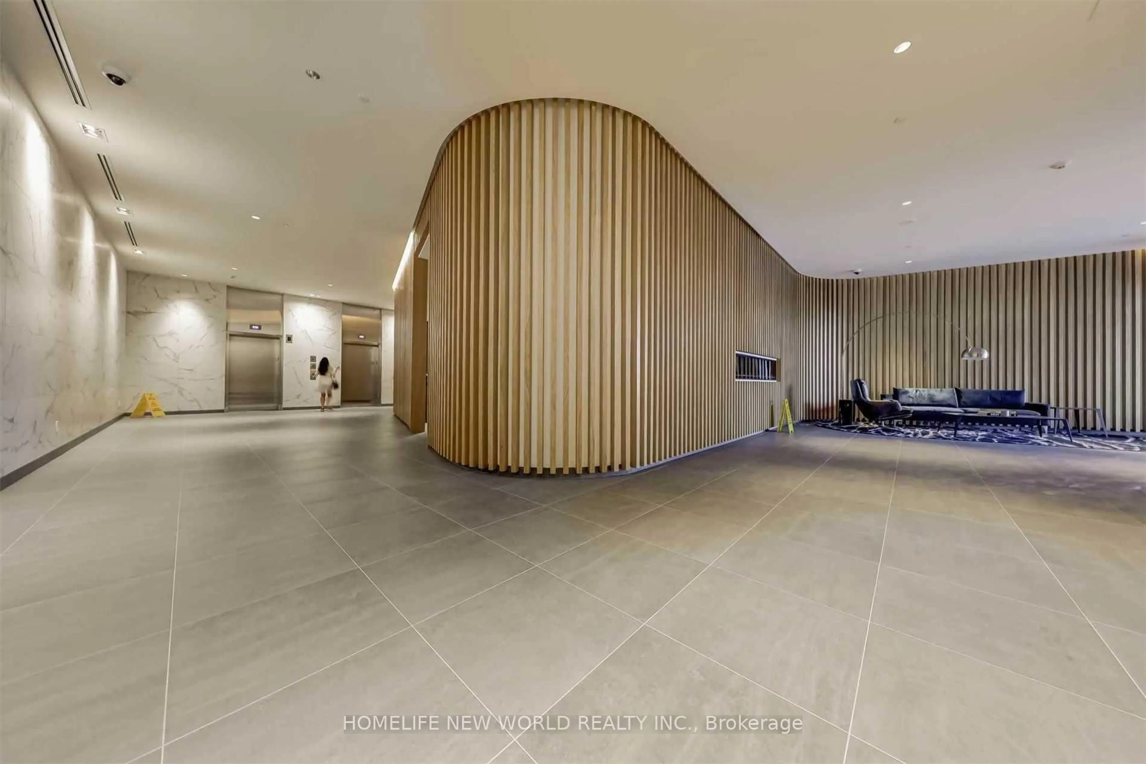 Indoor foyer for 120 Varna Dr #524, Toronto Ontario M6A 0B3