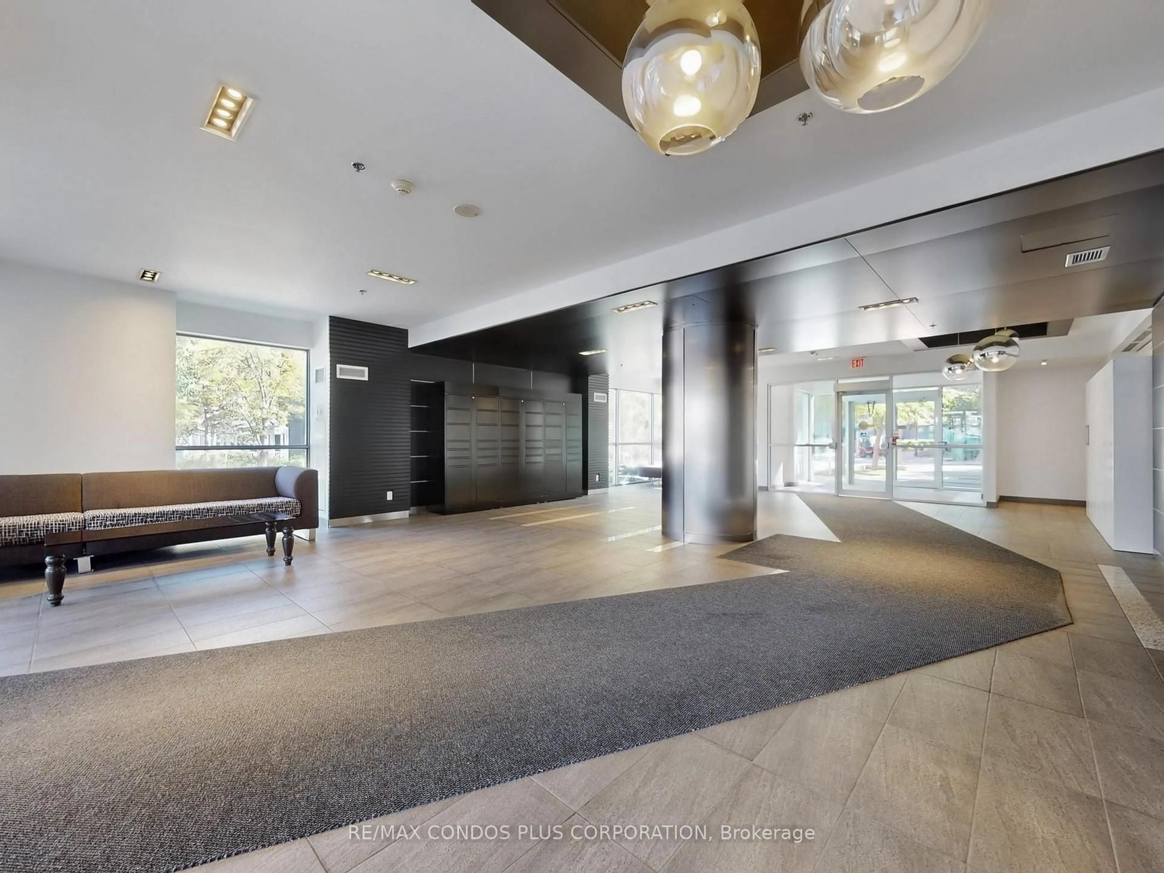 Indoor foyer for 100 Western Battery Rd #2105, Toronto Ontario M6K 3S2