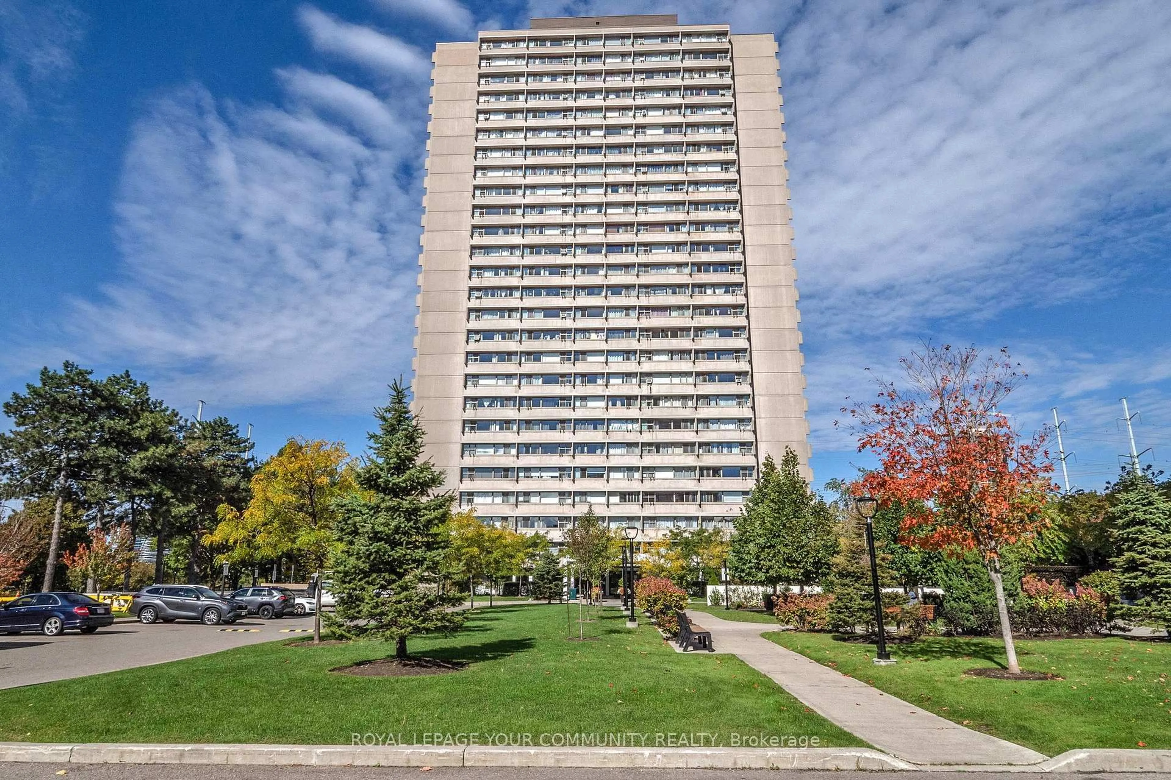 Patio, building for 735 Don Mills Rd #2108, Toronto Ontario M3C 1T1