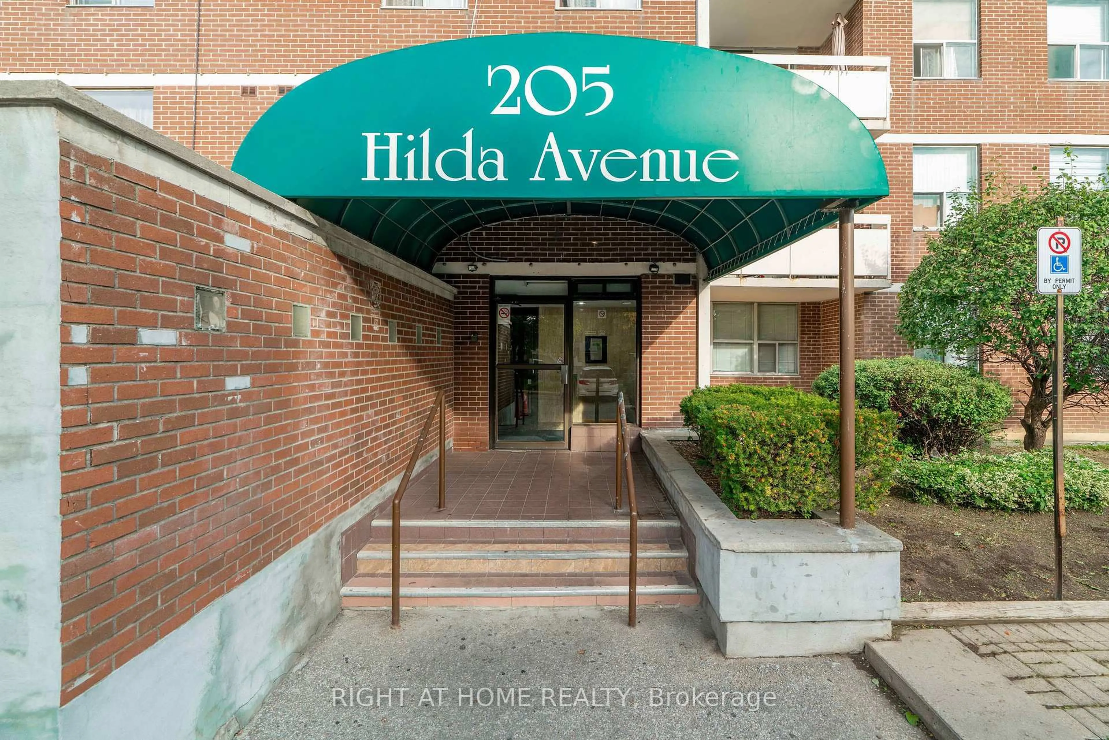 Indoor foyer for 205 Hilda Ave #1506, Toronto Ontario M2M 4B1