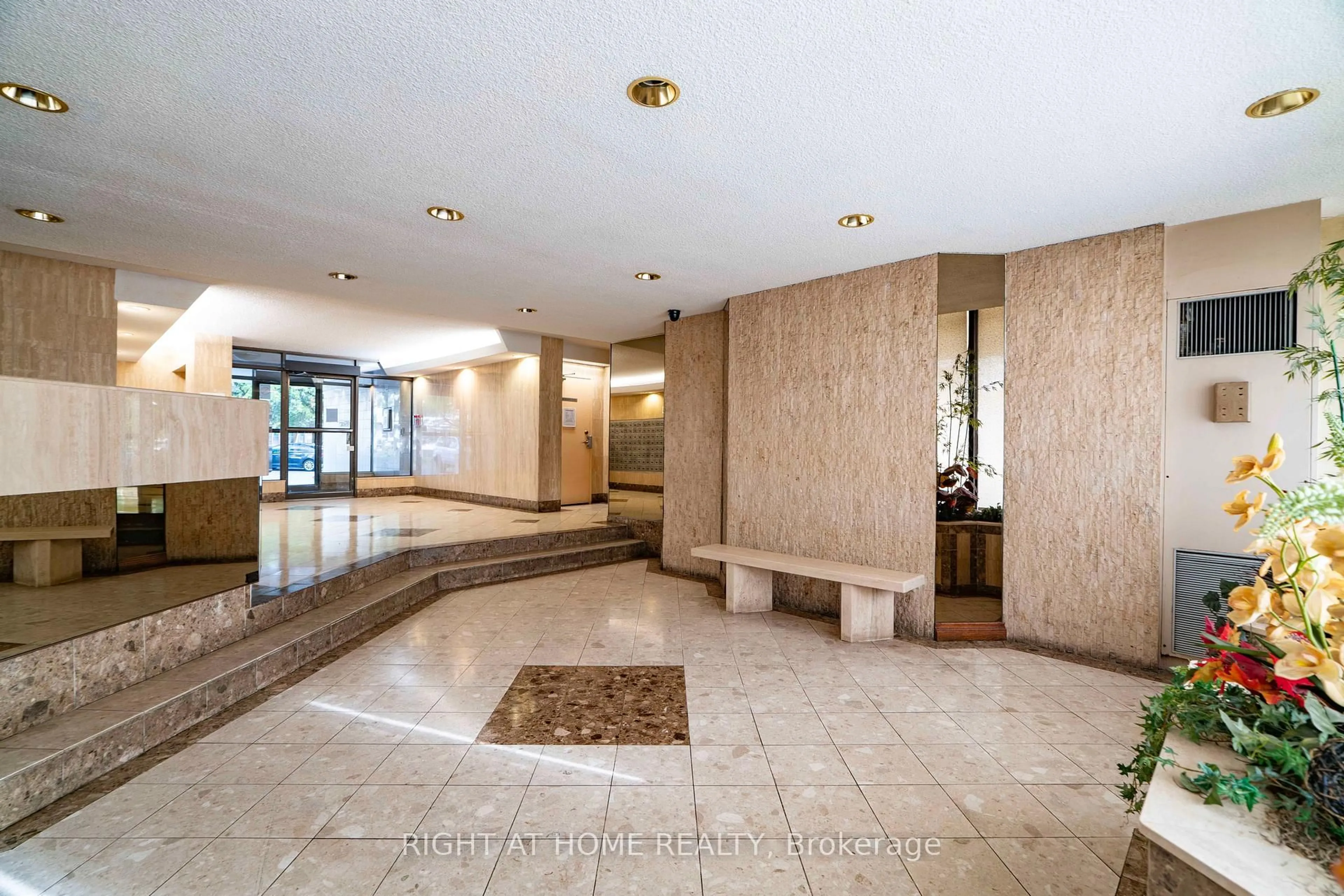Lobby for 205 Hilda Ave #1506, Toronto Ontario M2M 4B1