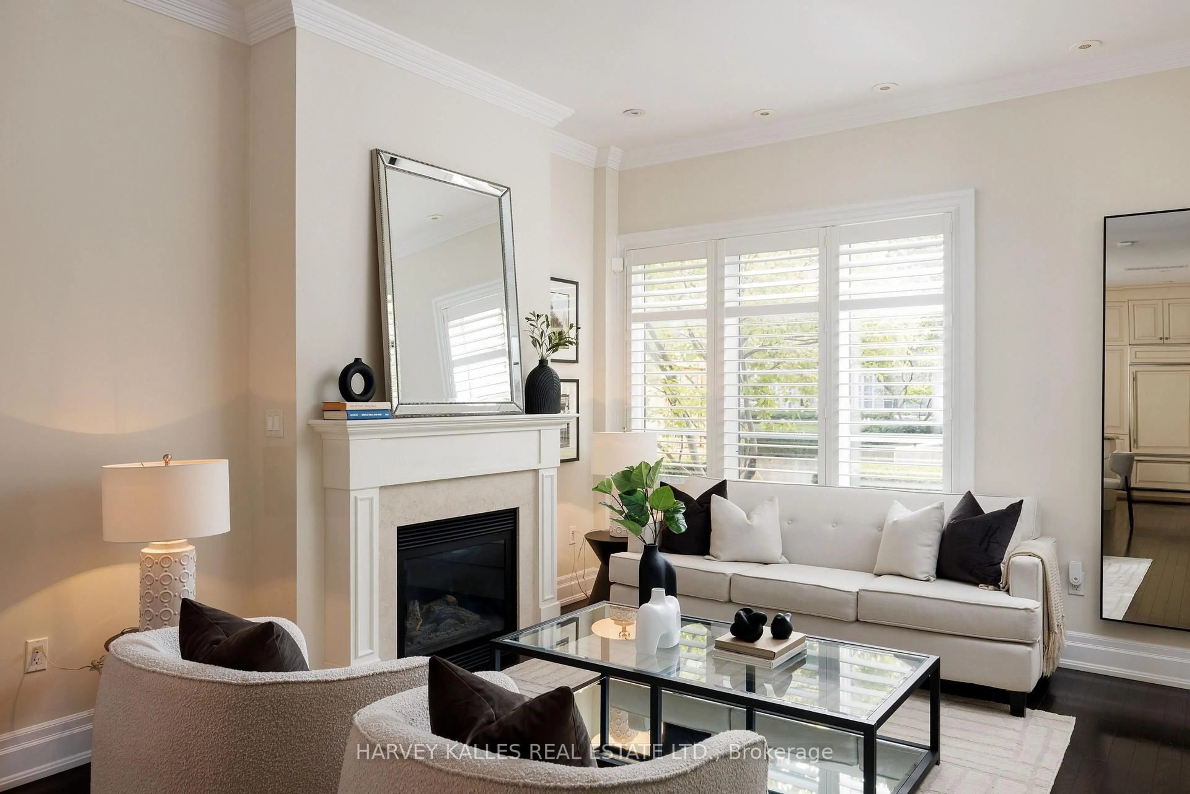 Living room with furniture, unknown for 51 York Mills Rd #304, Toronto Ontario M2P 1B6