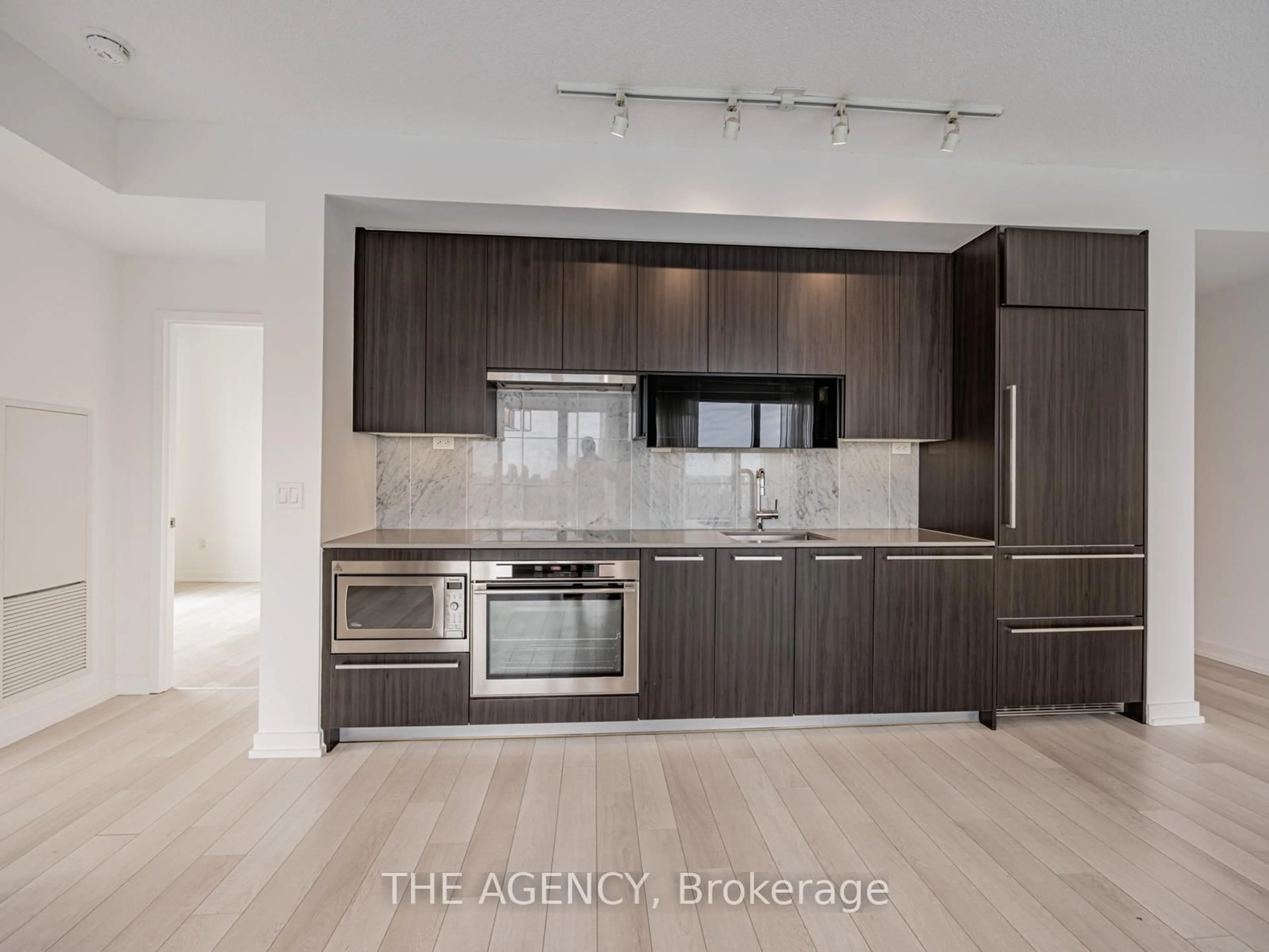 Open concept kitchen, wood/laminate floor for 117 McMahon Dr #3702, Toronto Ontario M2K 0E4