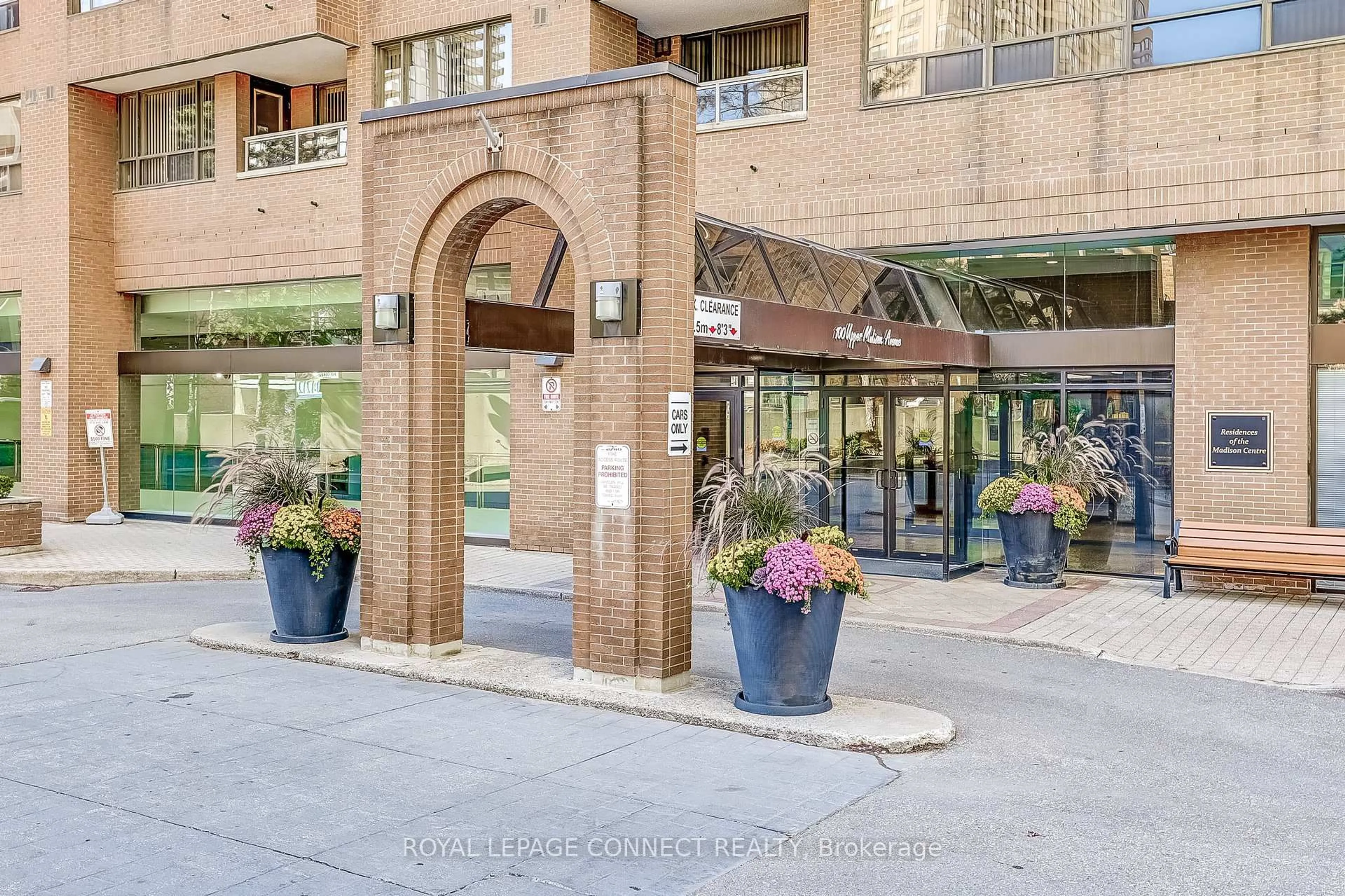 Indoor foyer for 100 Upper Madison Ave #306, Toronto Ontario M2N 6M4