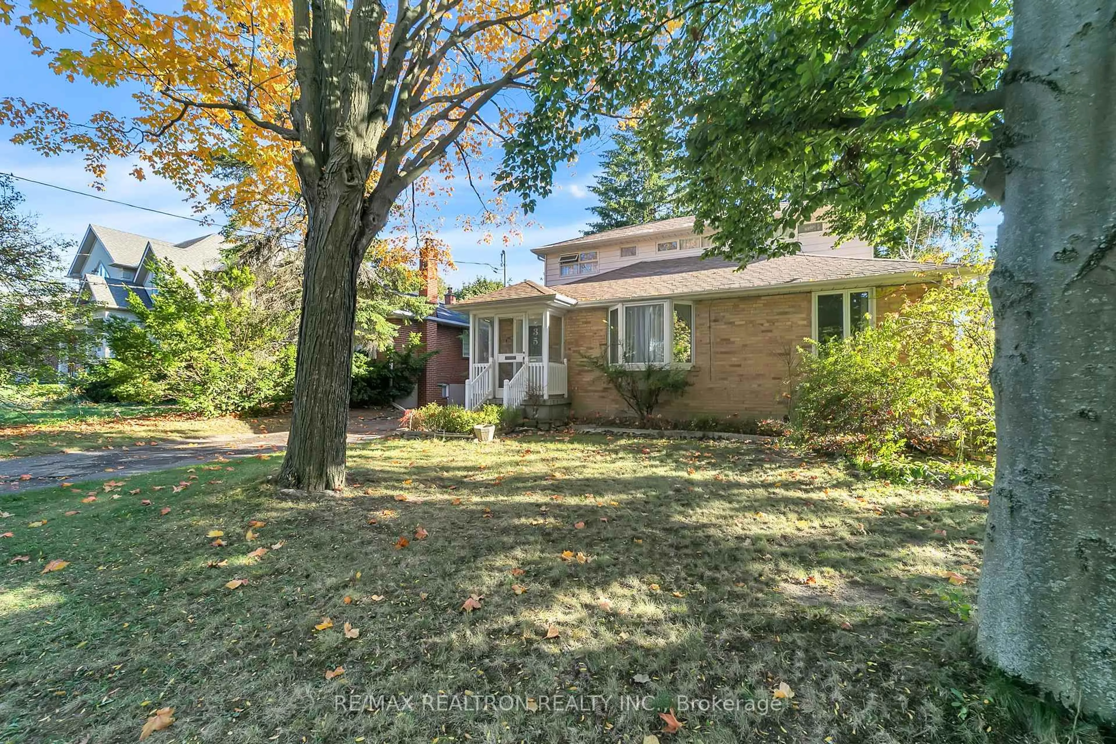 Unknown for 235 Churchill Ave, Toronto Ontario M2R 1E2