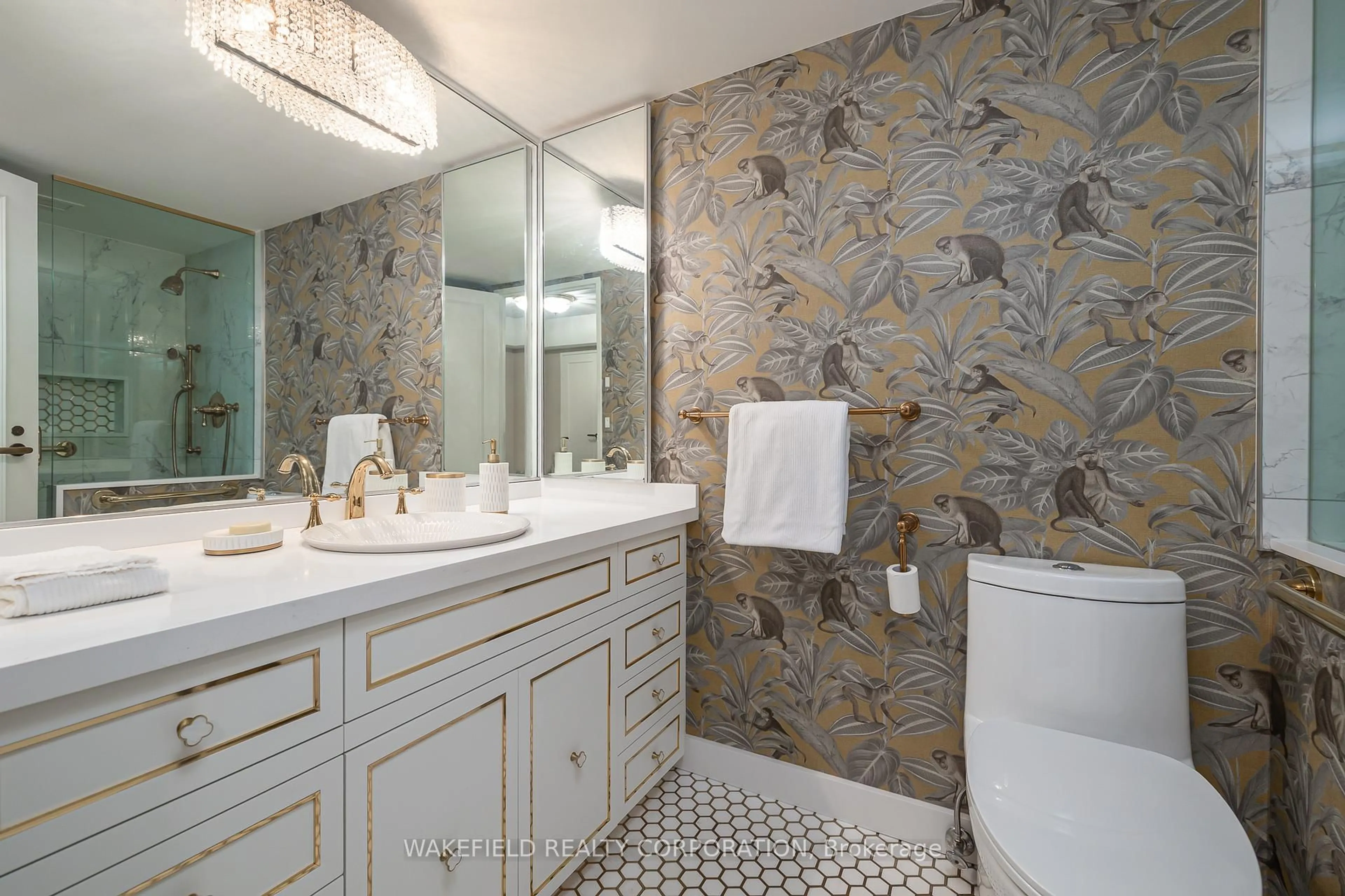 Standard bathroom, ceramic/tile floor for 61 St Clair Ave #505, Toronto Ontario M4V 2Y8