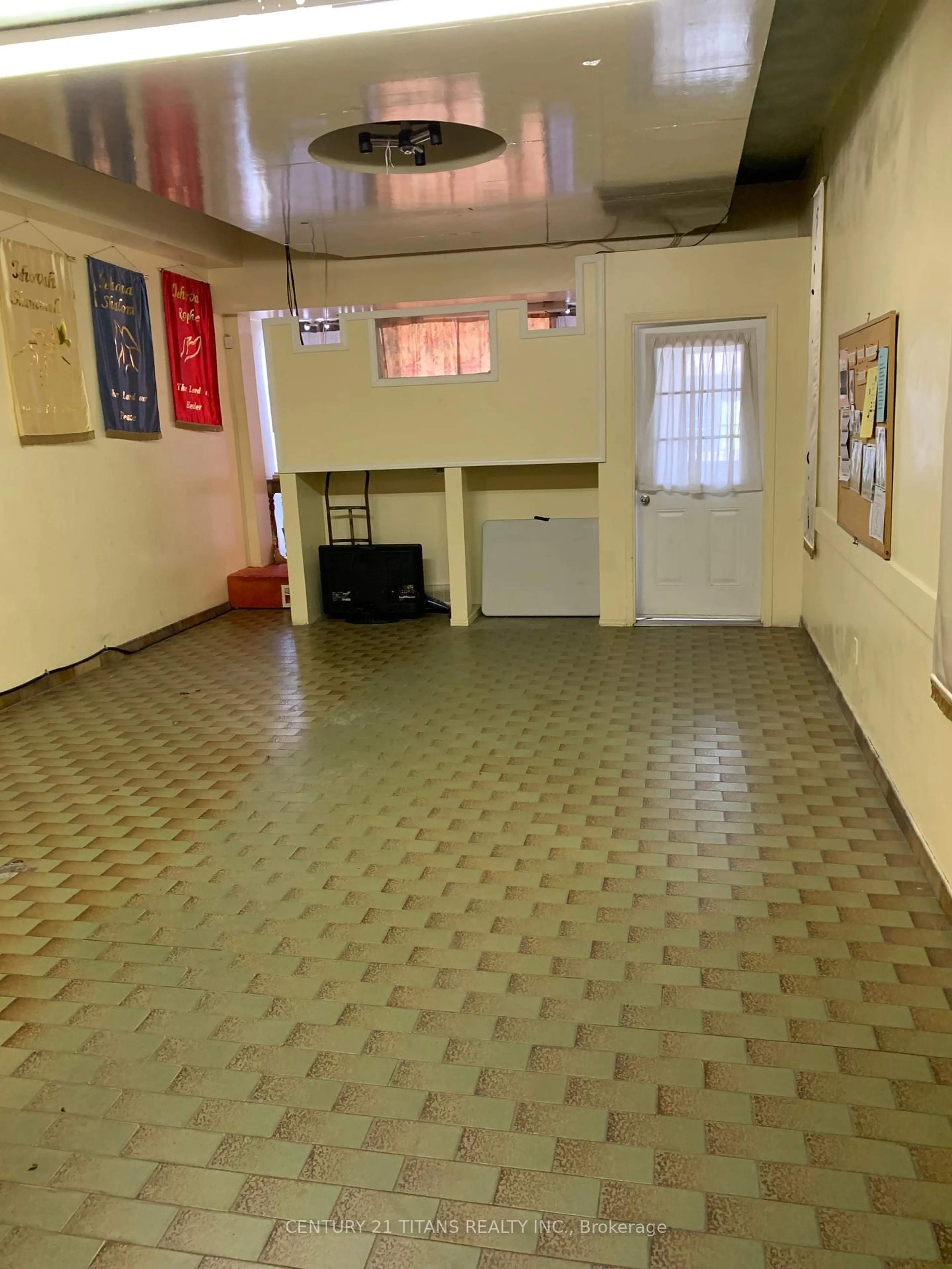 Indoor foyer for 481A Oakwood Ave, Toronto Ontario M6E 2W4