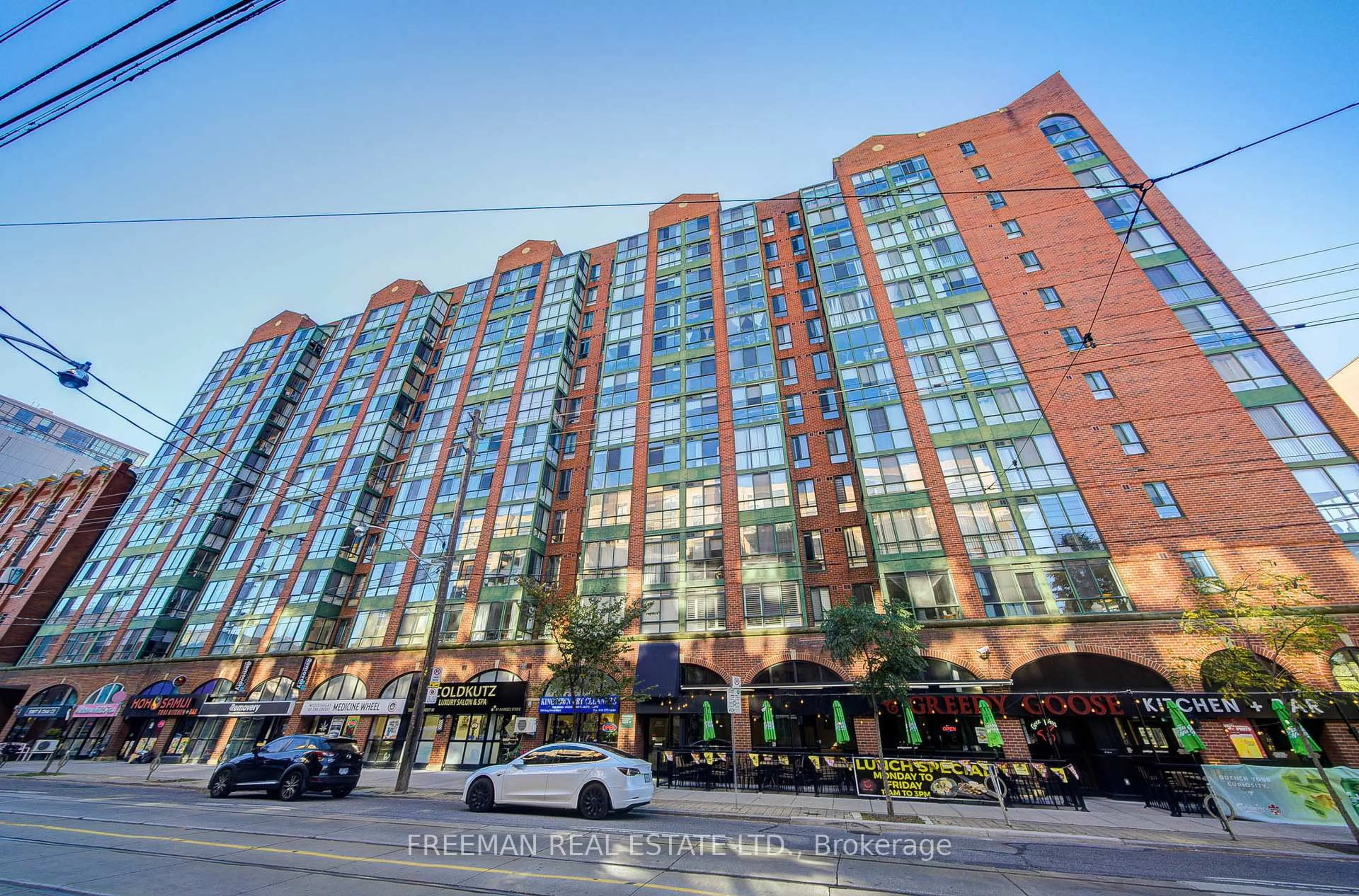 Patio, building for 801 King St #1124, Toronto Ontario M5V 1N4