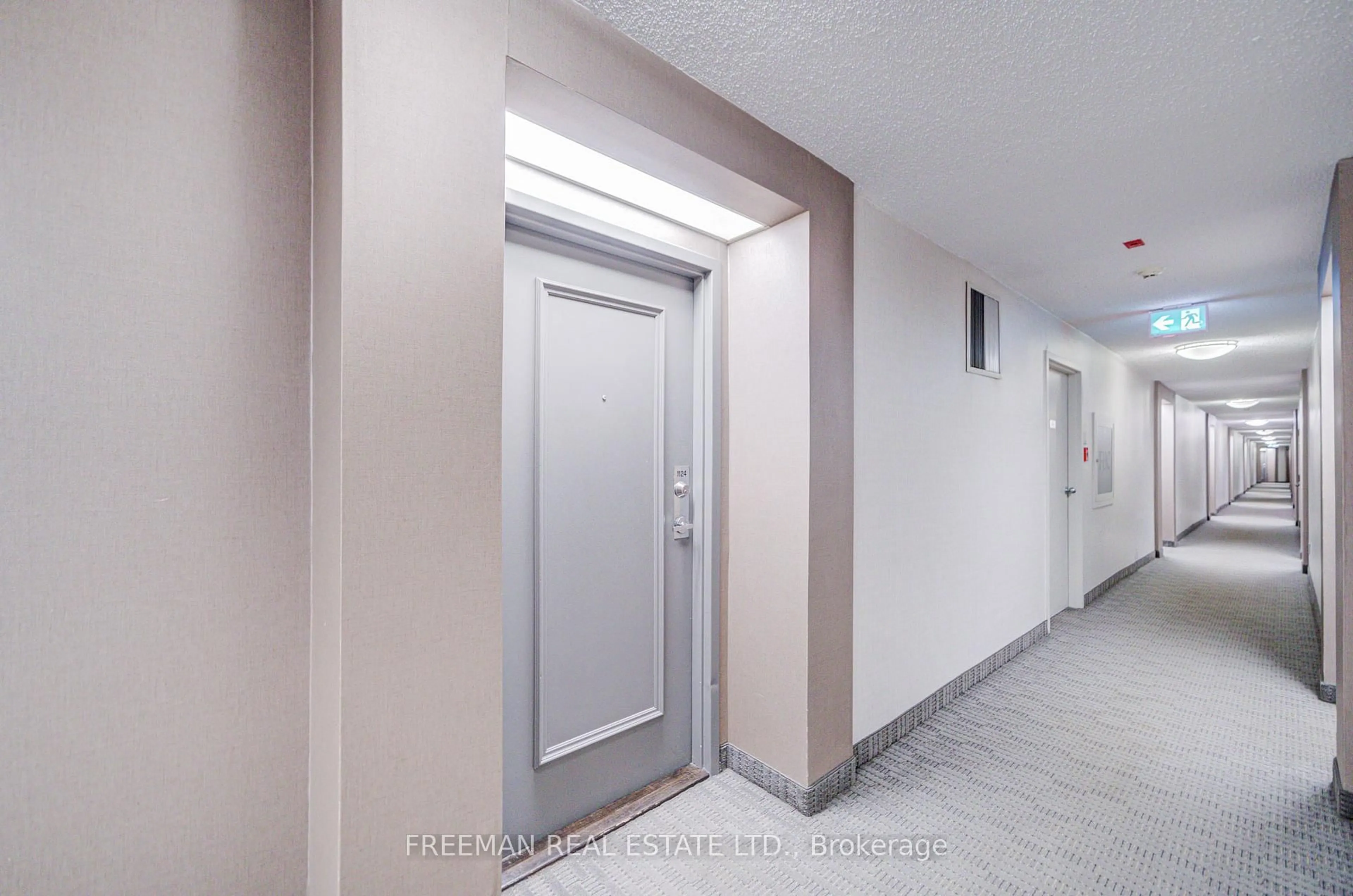 Indoor foyer for 801 King St #1124, Toronto Ontario M5V 1N4