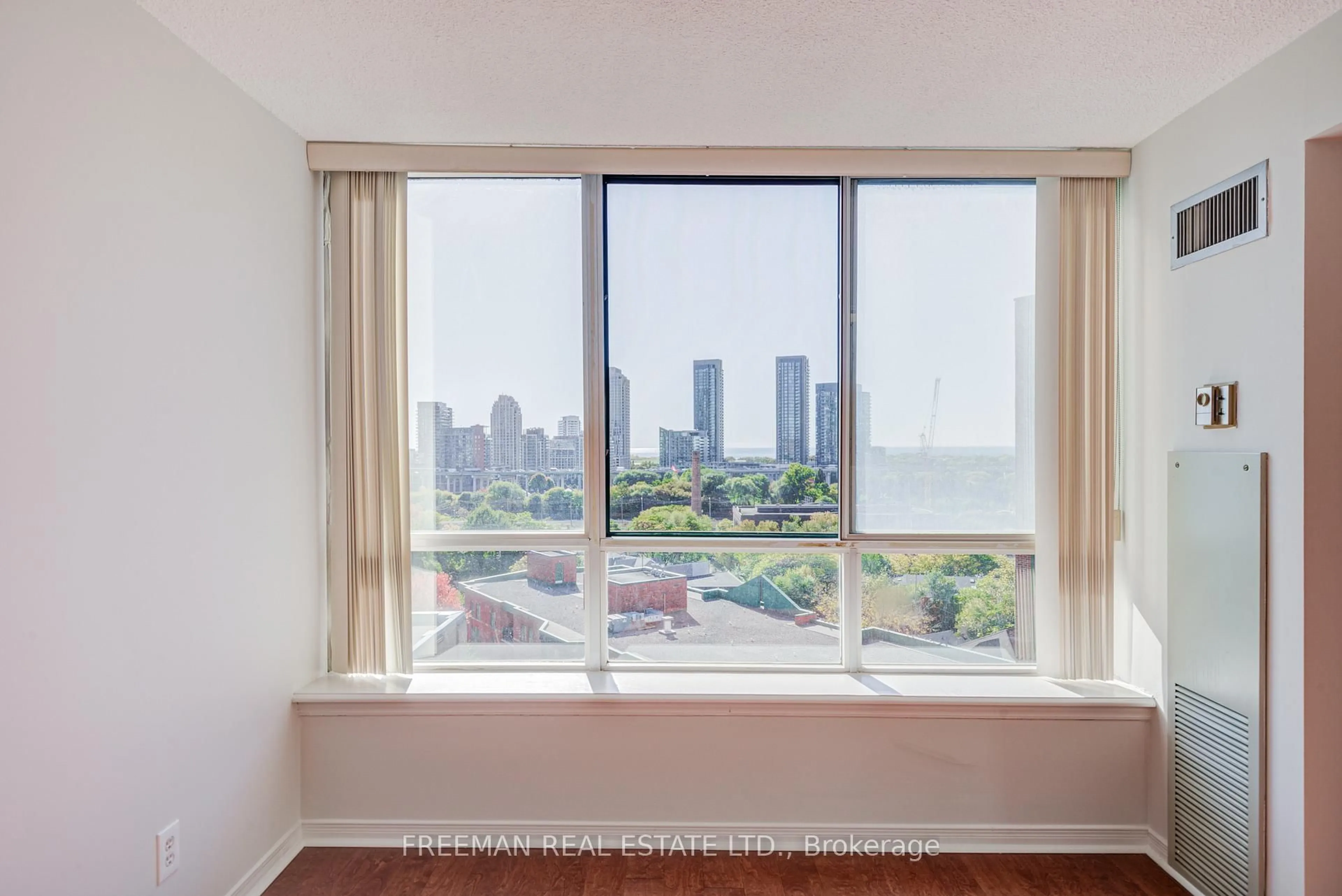 A pic of a room for 801 King St #1124, Toronto Ontario M5V 1N4