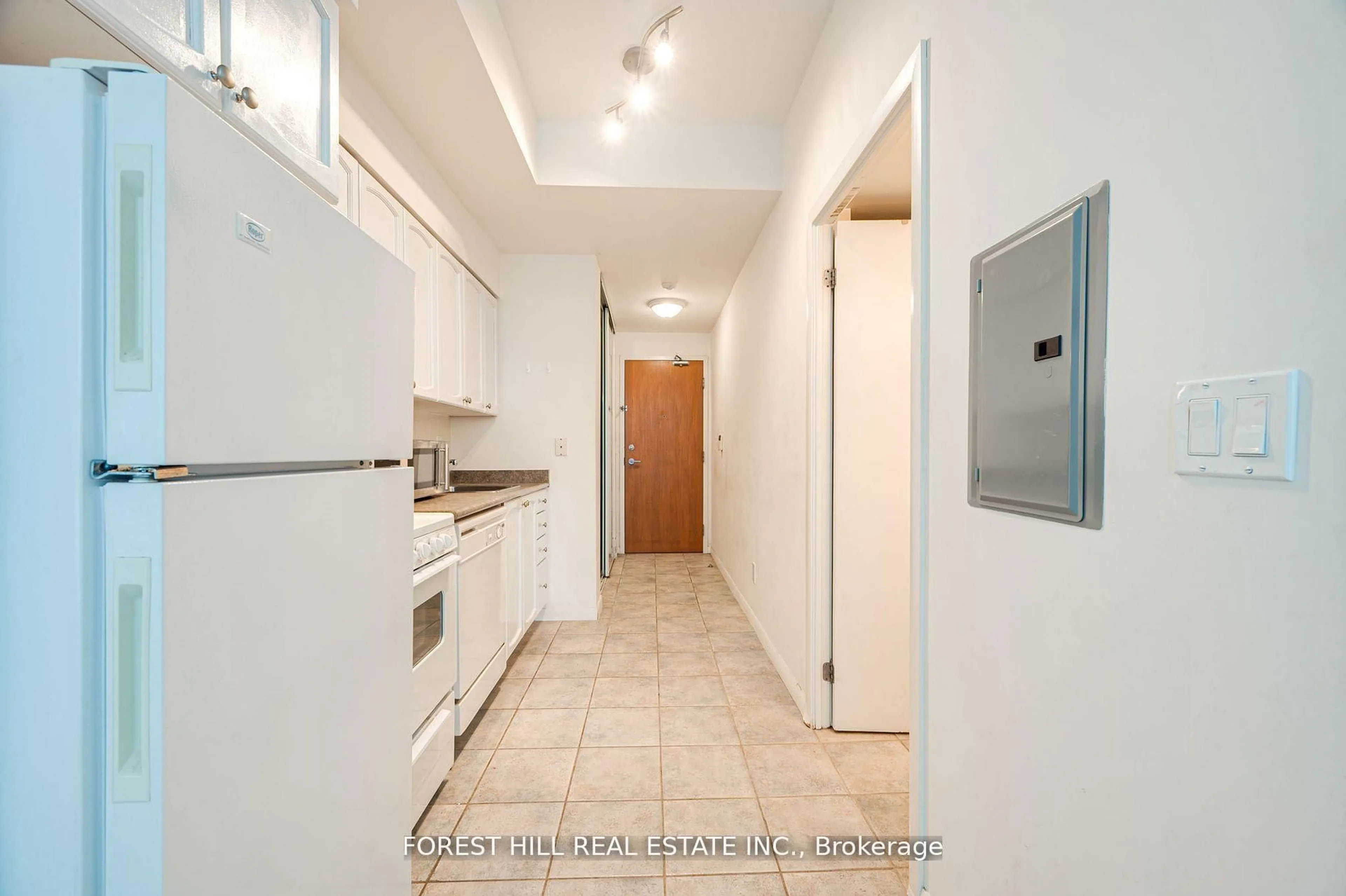 Standard kitchen, unknown for 219 Fort York Blvd #2107, Toronto Ontario M5V 1B1