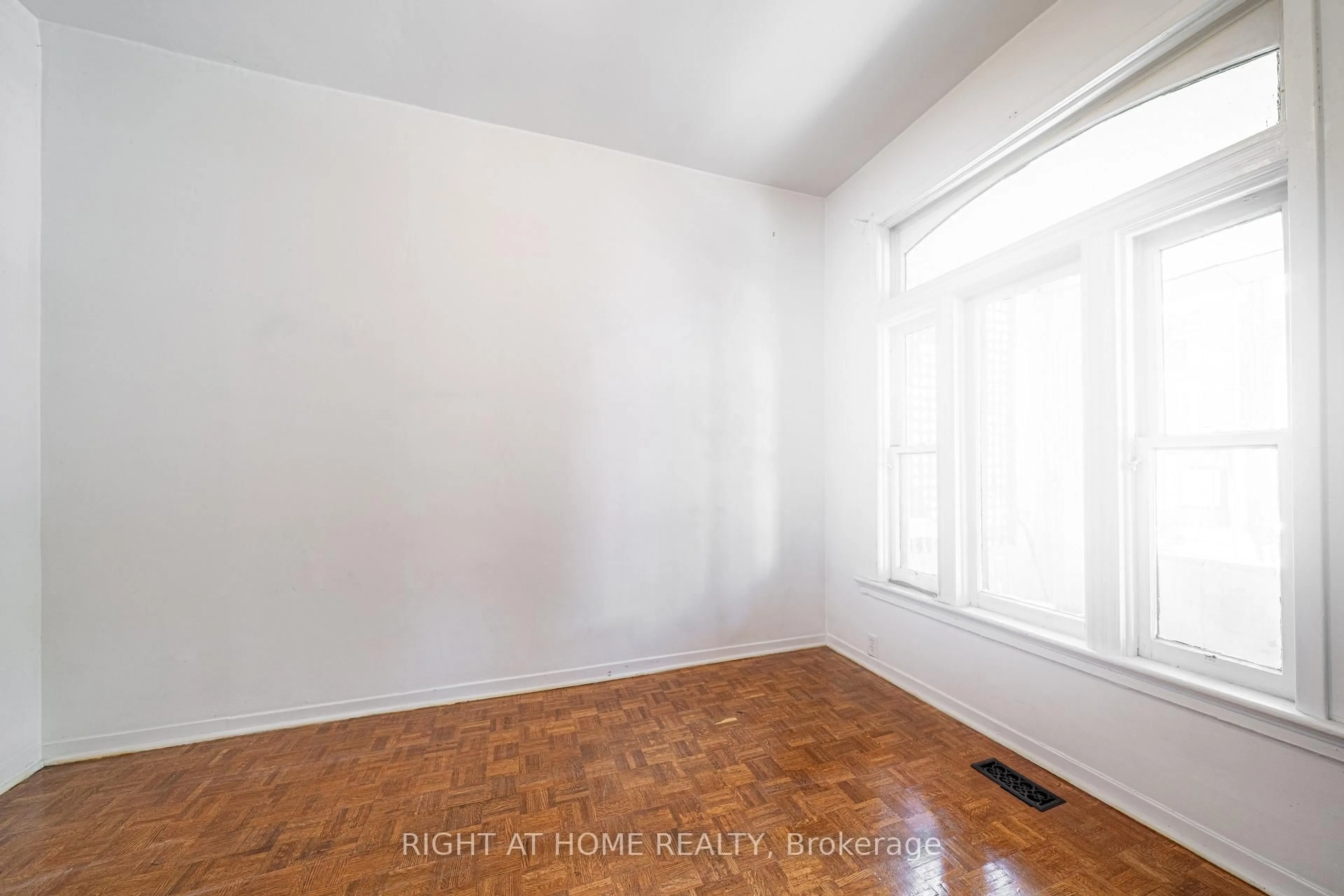 A pic of a room for 1057 Bathurst St, Toronto Ontario M5R 3G8