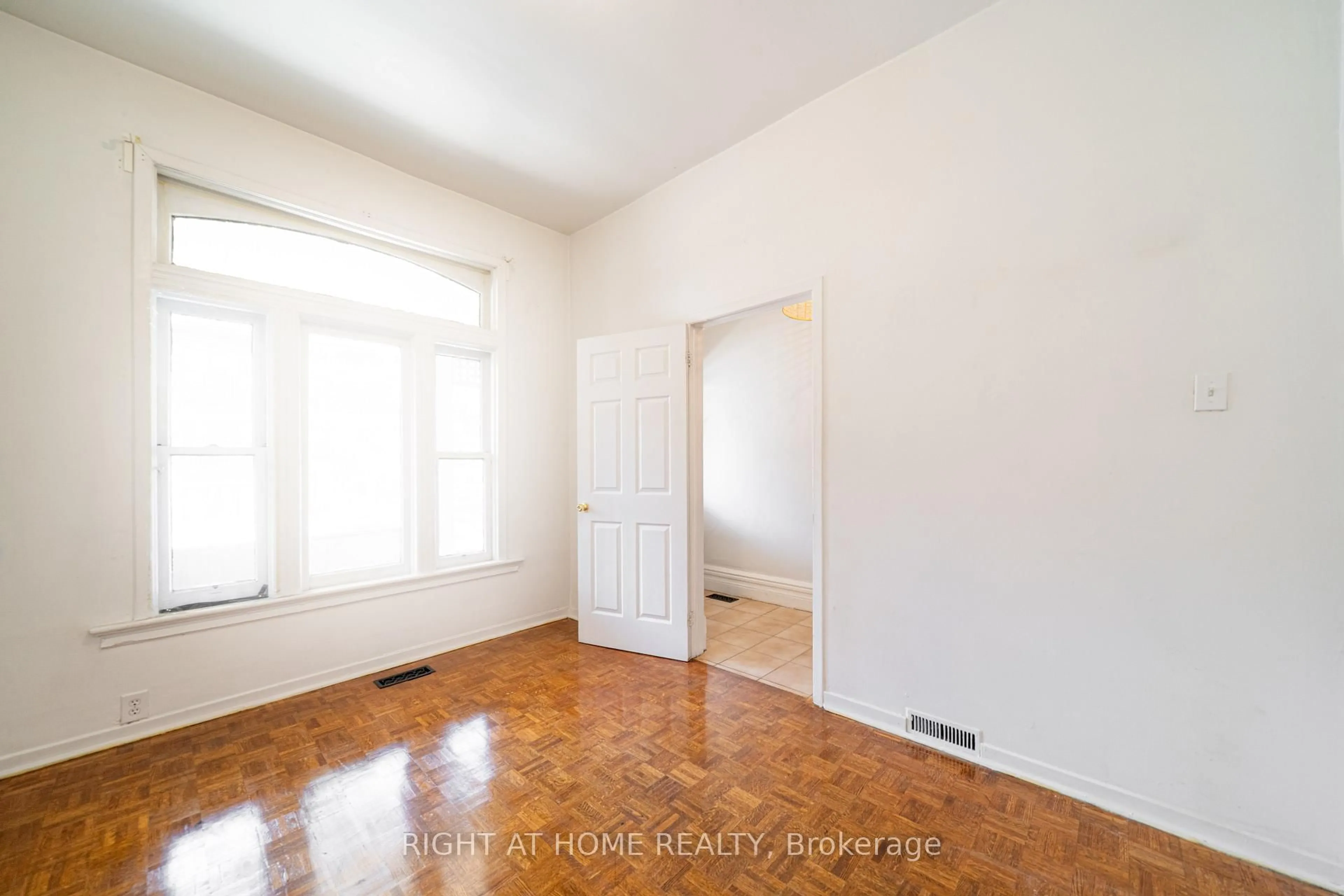 A pic of a room for 1057 Bathurst St, Toronto Ontario M5R 3G8